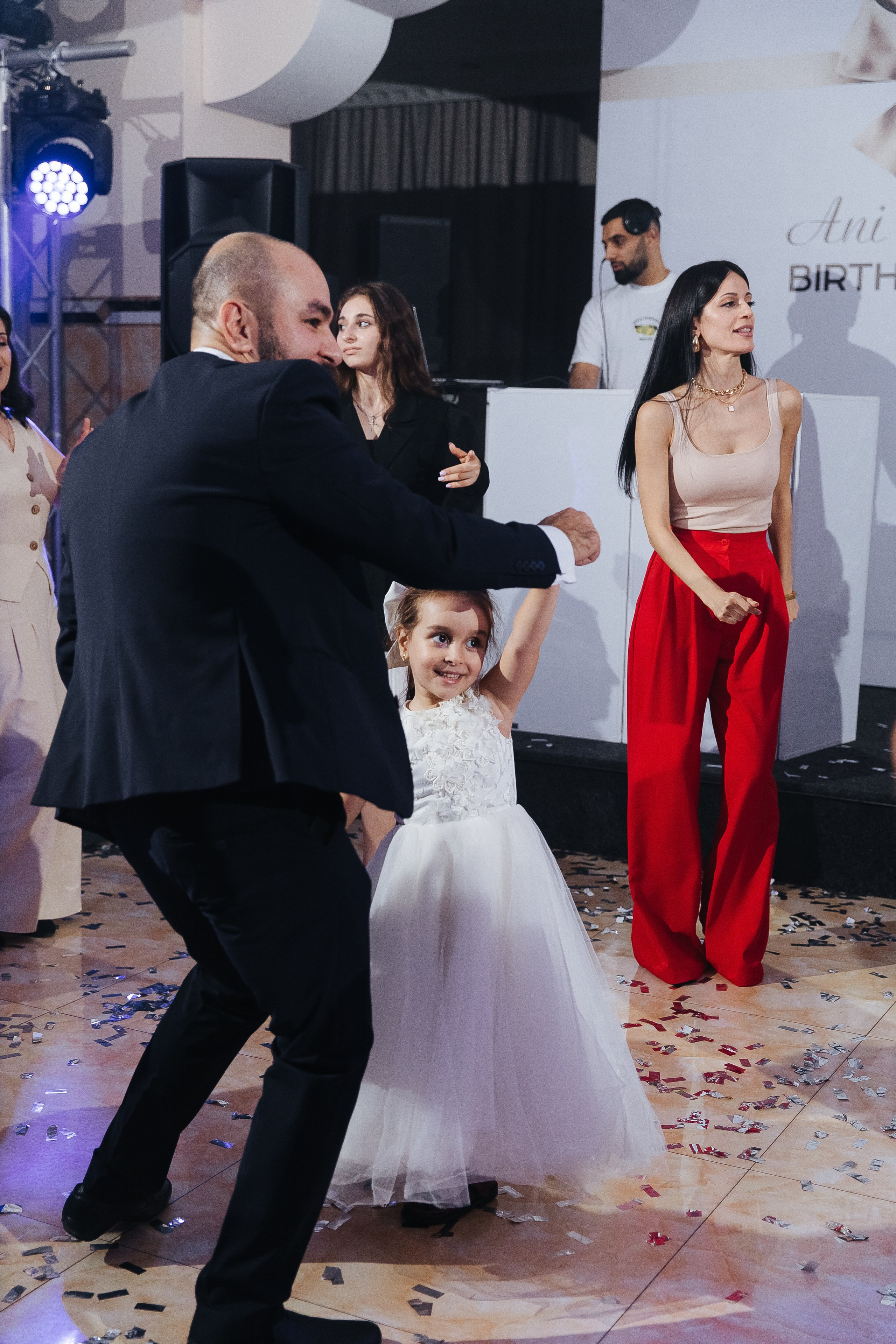 Ани и Назели. 35&5 День рождения, «Янтарь». Фотограф в Красноярске Надежда Воскресенская