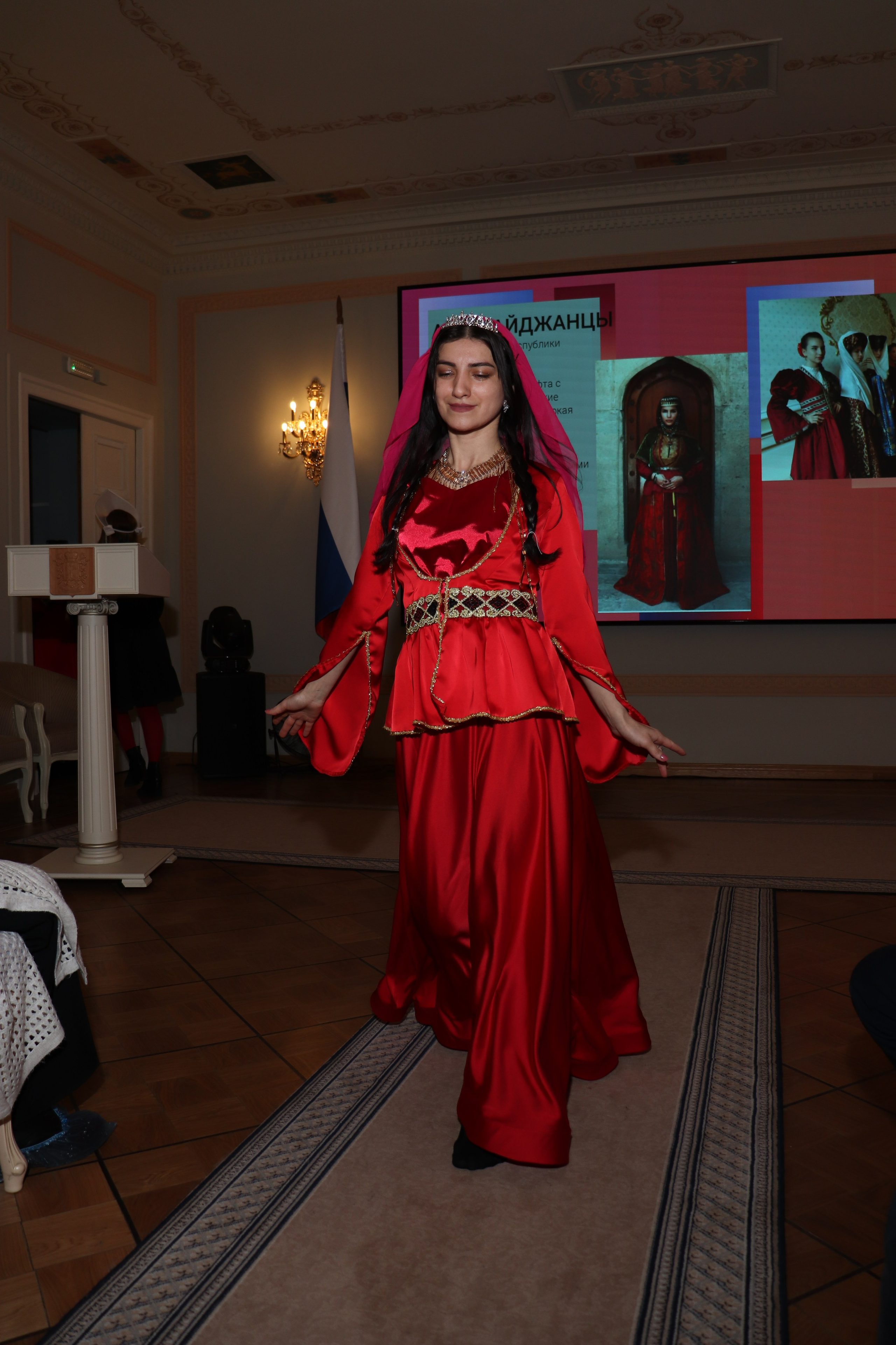 Показ-дефиле «КУЛЬТУРНЫЙ КОД В ОБРАЗЕ» от РОО «Сибирское землячество в Санкт-Петербурге» (6 марта 2025). Ивентный фотограф в Санкт-Петербурге Олег Комков