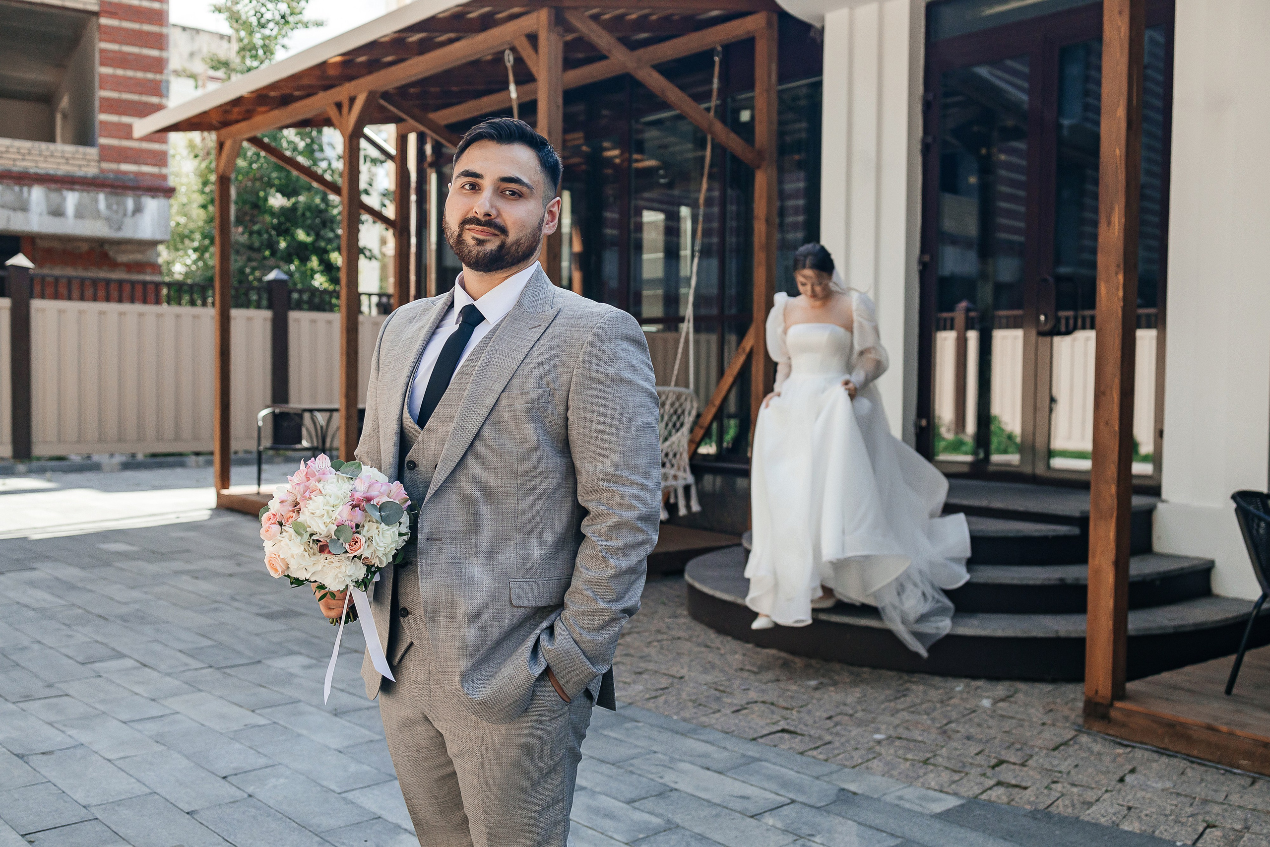 Свадебная фотосессия пары в номере отеля. Олег Сверчков | Свадебный фотограф Вологда