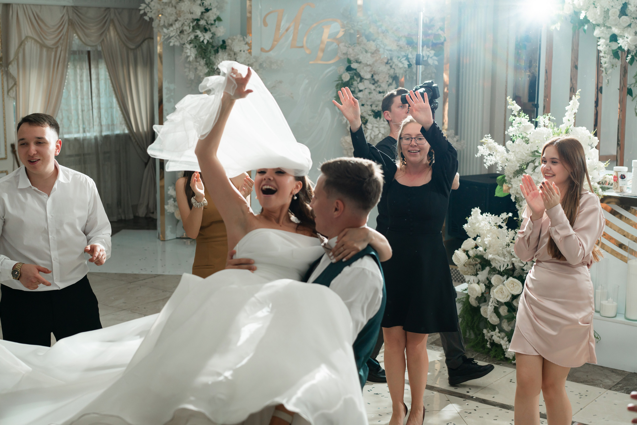 Свадебная фотосессия в Москве. Фотосъёмка в усадьбе Царицыно. Свадебный фотограф Вера Климова