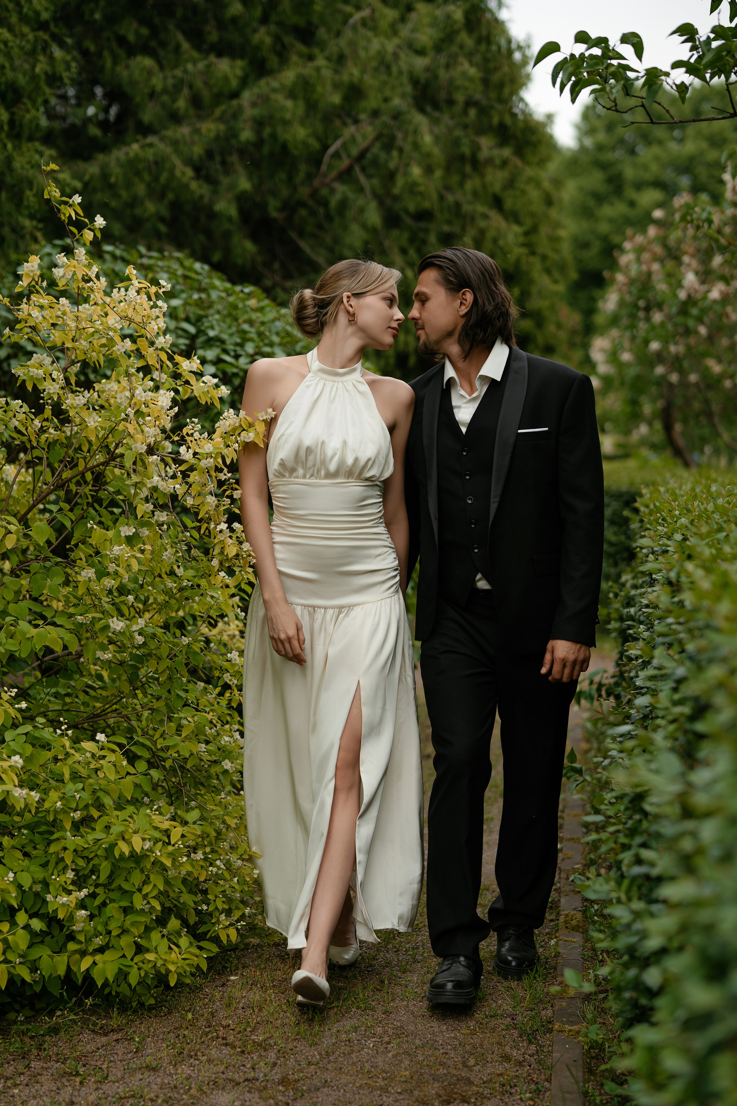 Свадебная прогулка, а парке Сокольники. Фотограф Сергиев Посад / Москва / Дмитров / Дубна