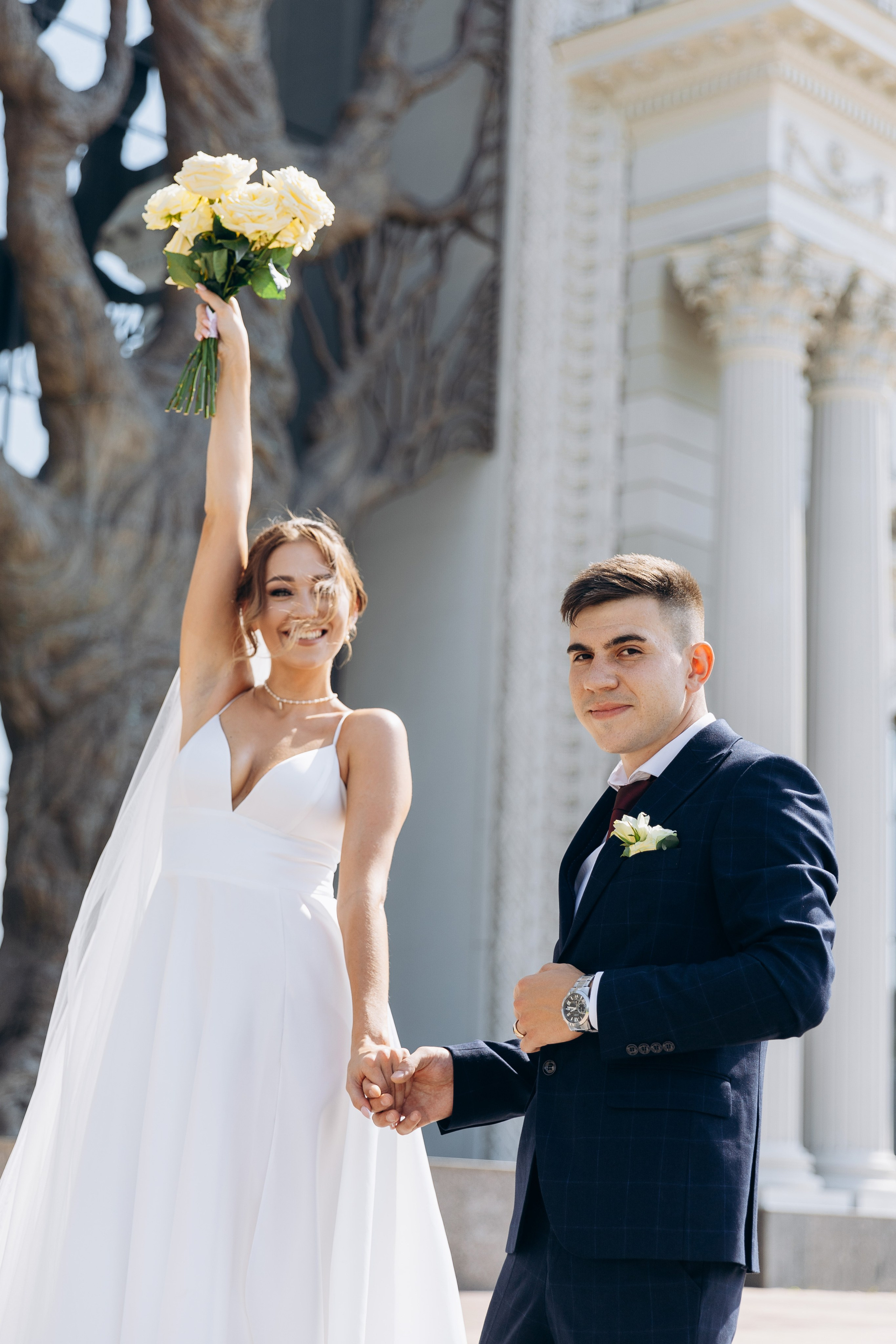 эмоциональные кадры жениха и невесты в Казани