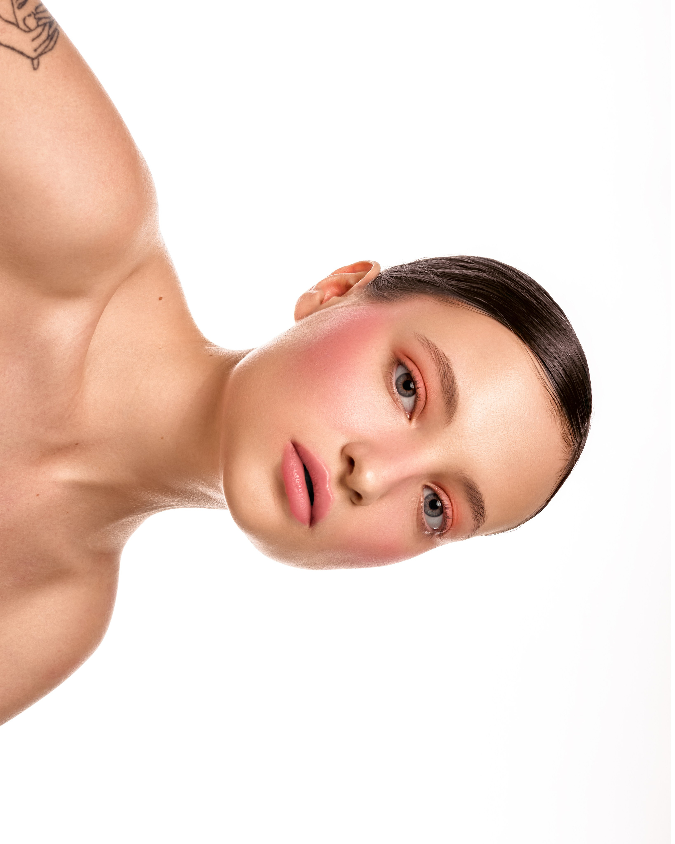 BEAUTY. RETOUCHER / Beauty / Product / Fashion / Commercial