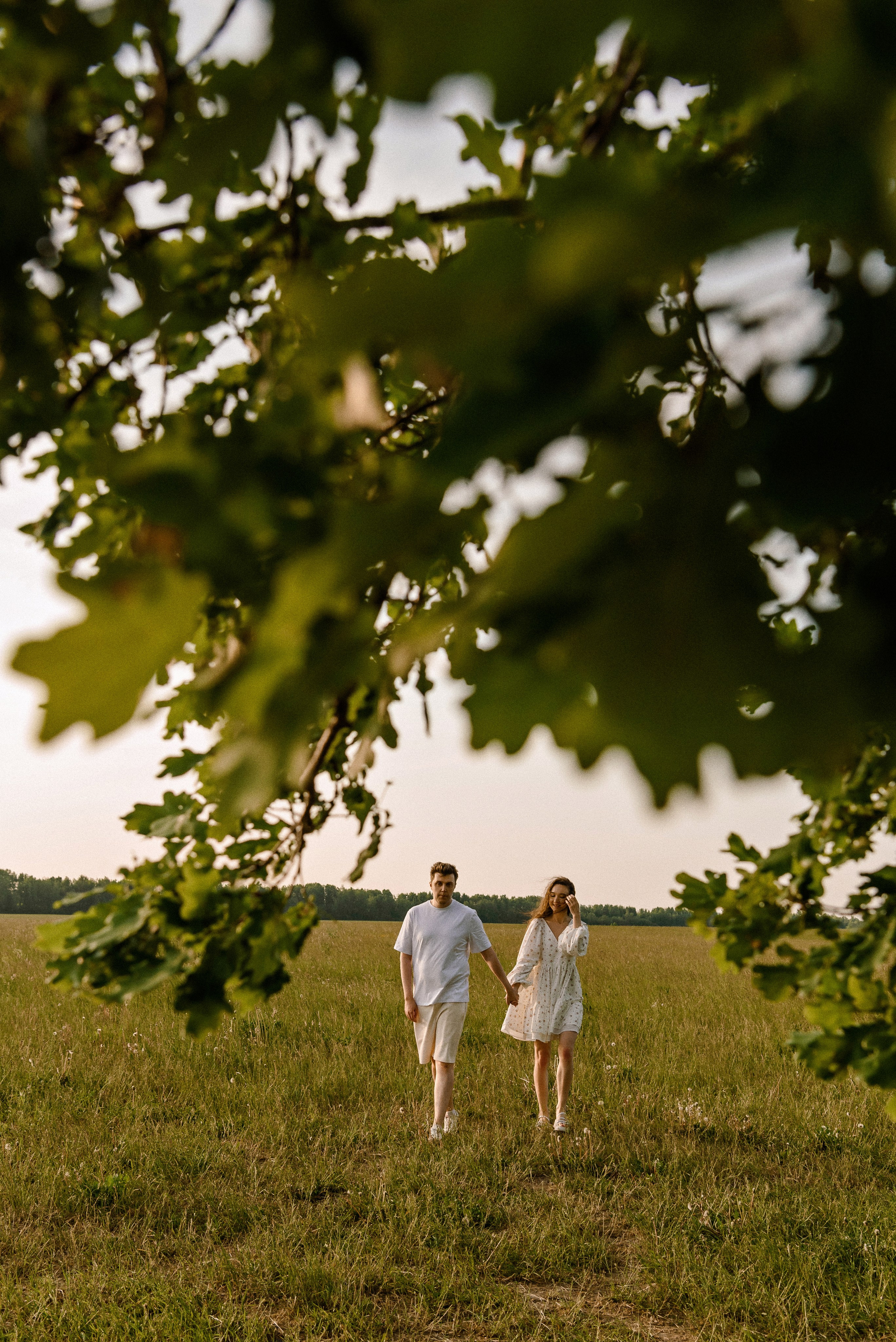Лиза и Лёша в поле. Свадебный фотограф в Санкт-Петербурге София Шубик