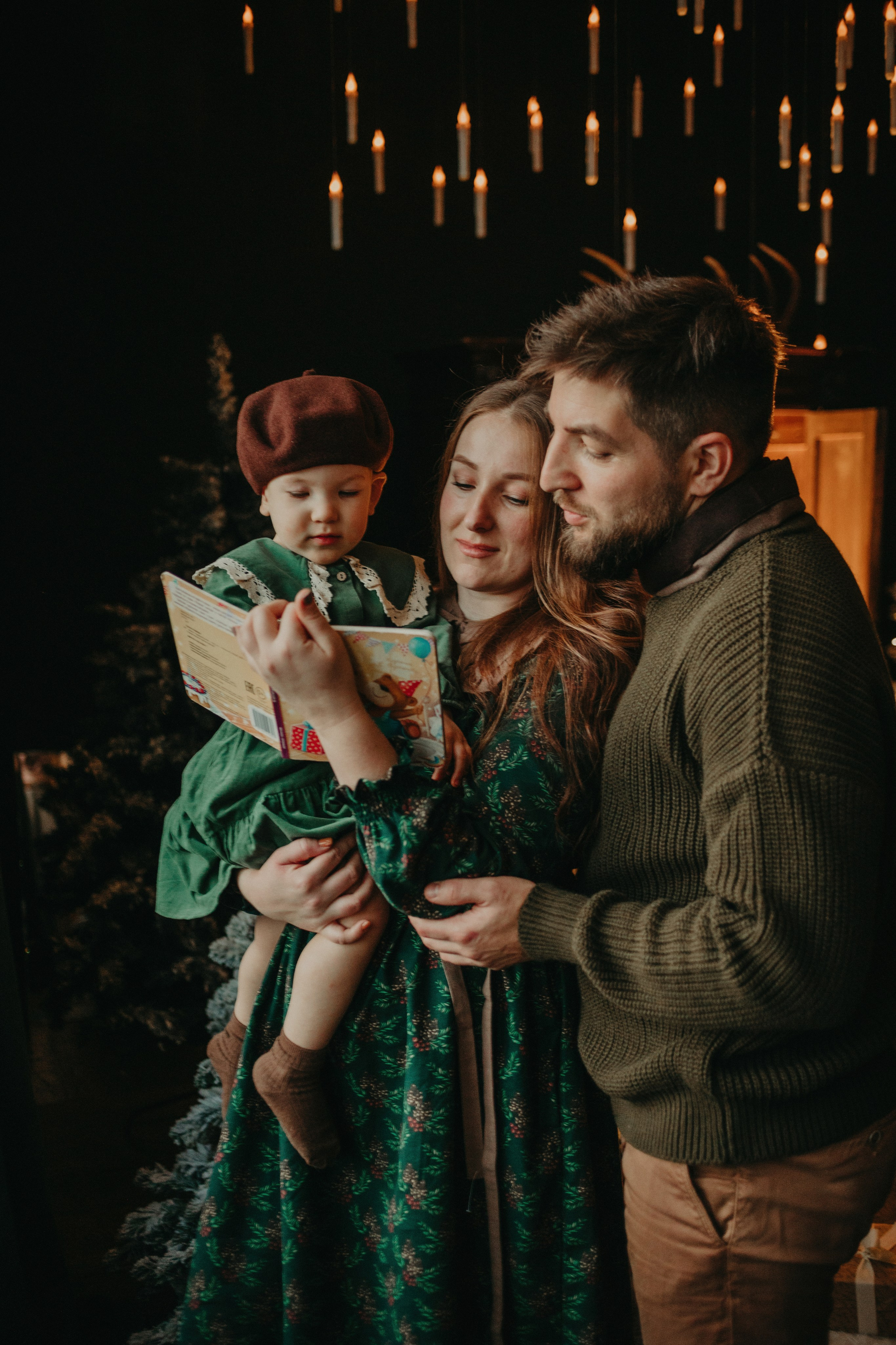 Семейные новогодние в темной студии 2024\2025. Фотограф в Краснодаре Евгения Михаевич