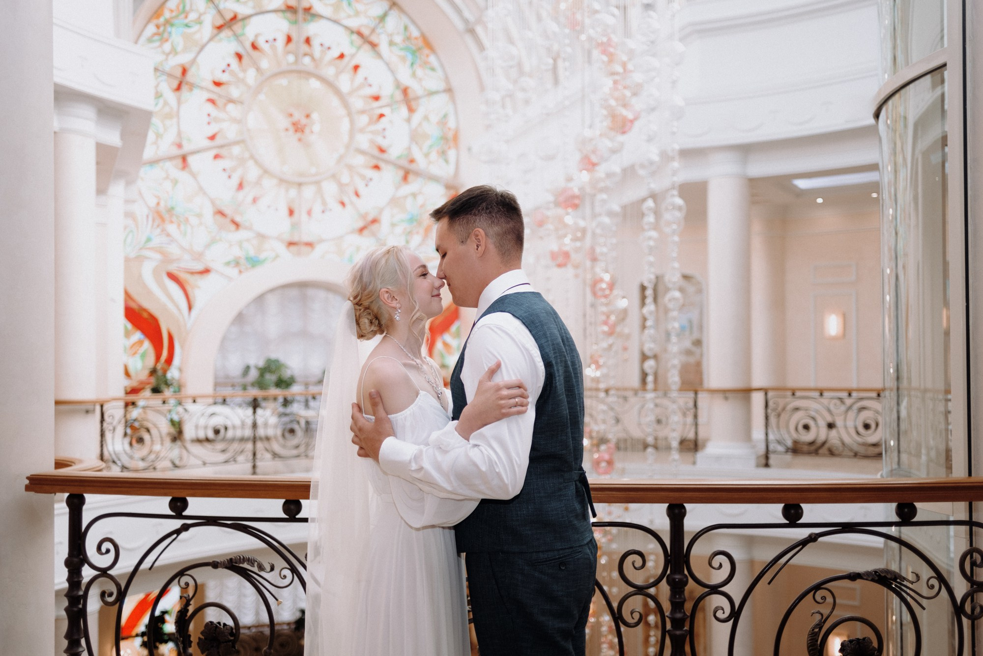 Свадебный фотограф в Тюмени — Фотосессия Тимура и Лизы в городском стиле. Портретный фотограф Тюмень Дарья Мустафина