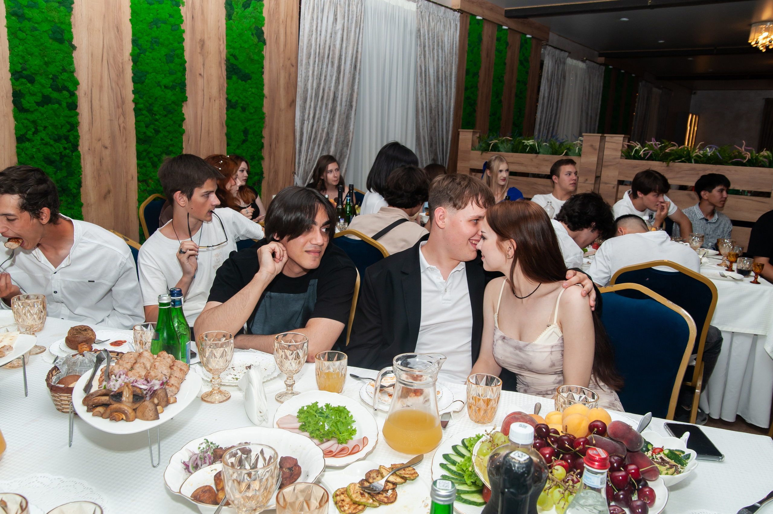 Выпускной МАОУ СОШ № 17 им. Эдуарда Есаяна. Свадебный и семейный фотограф Денис Лукьянов в Краснодаре, Краснодарском крае и Республике Крым