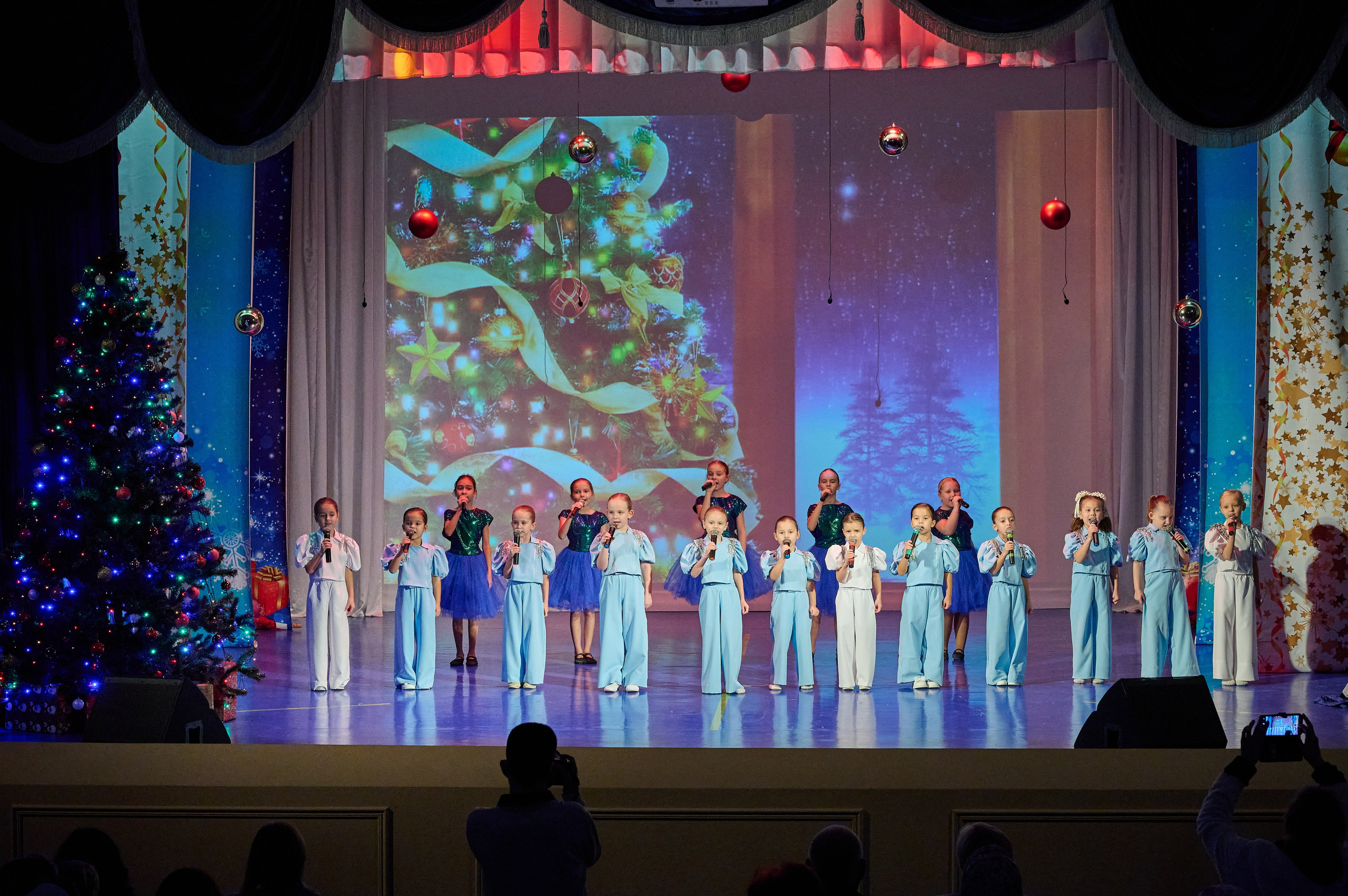 НГ концерт в Марьиной роще. Жизнь курорта Кабардинка в фотографиях