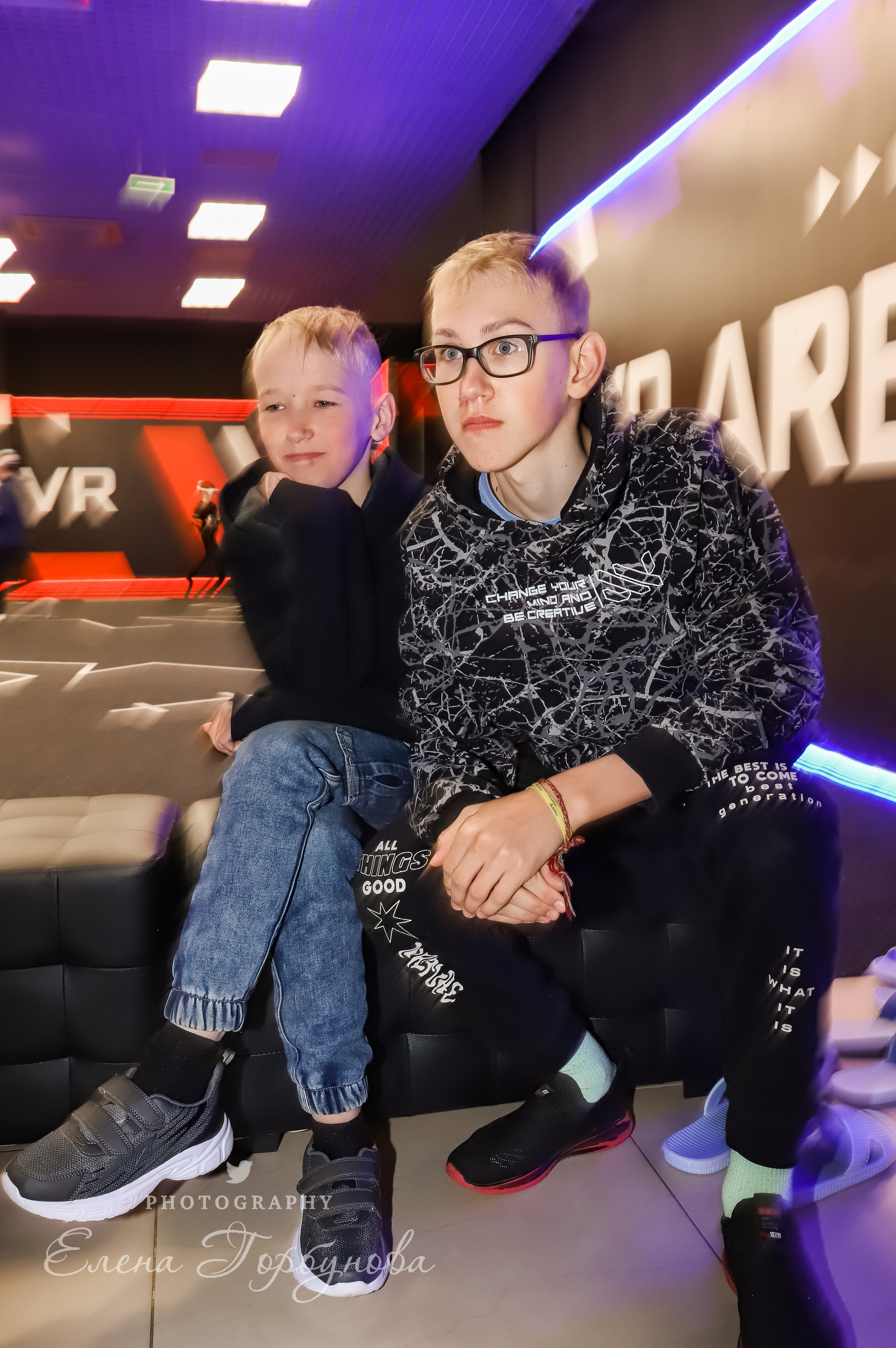 Репортаж в виртуальной реальности. Май 2024. Фотограф Пермь. Свадьбы. Семья и дети, школа, д. сад. Фотокниги