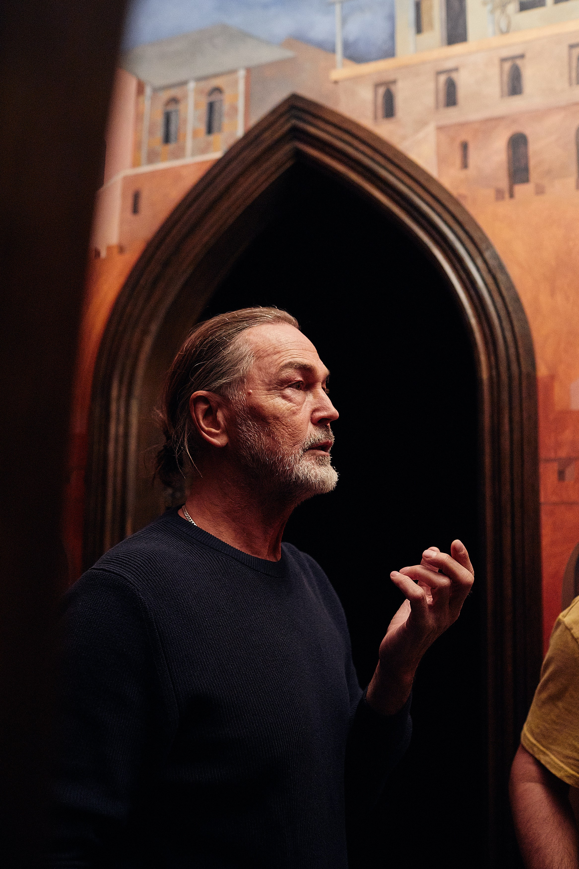 Никас Сафронов — экскурсия по дому. Репортажный фотограф в Москве Константин Дерягин