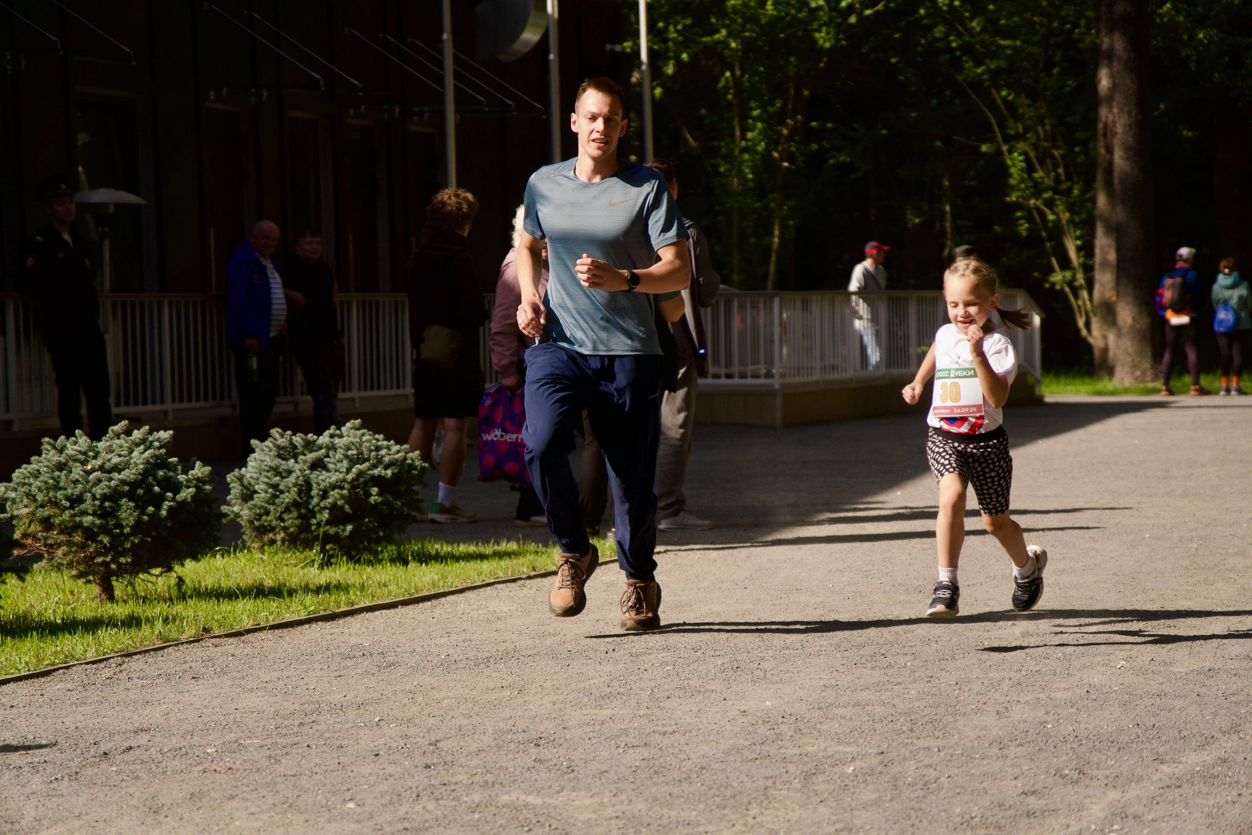 Забег в парке «Дубки». Кафе «БЕЛКА НАШЕПТАЛА». Ну оооочень концептуальное кафе