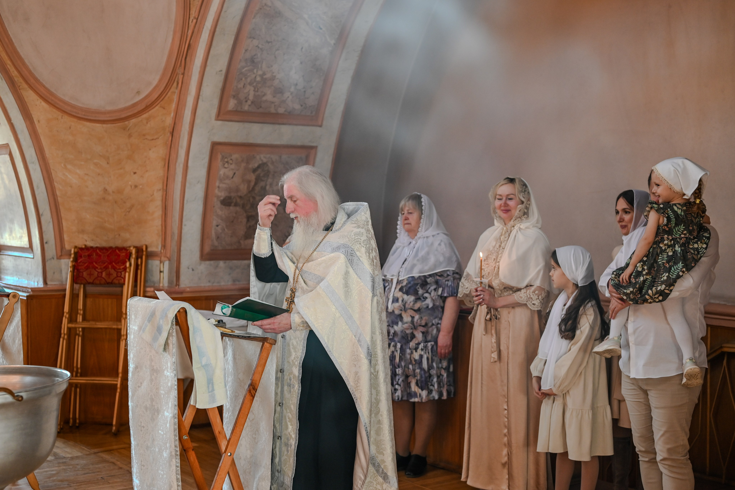 Крещение мама Анна. Семейный и детский фотограф Москва