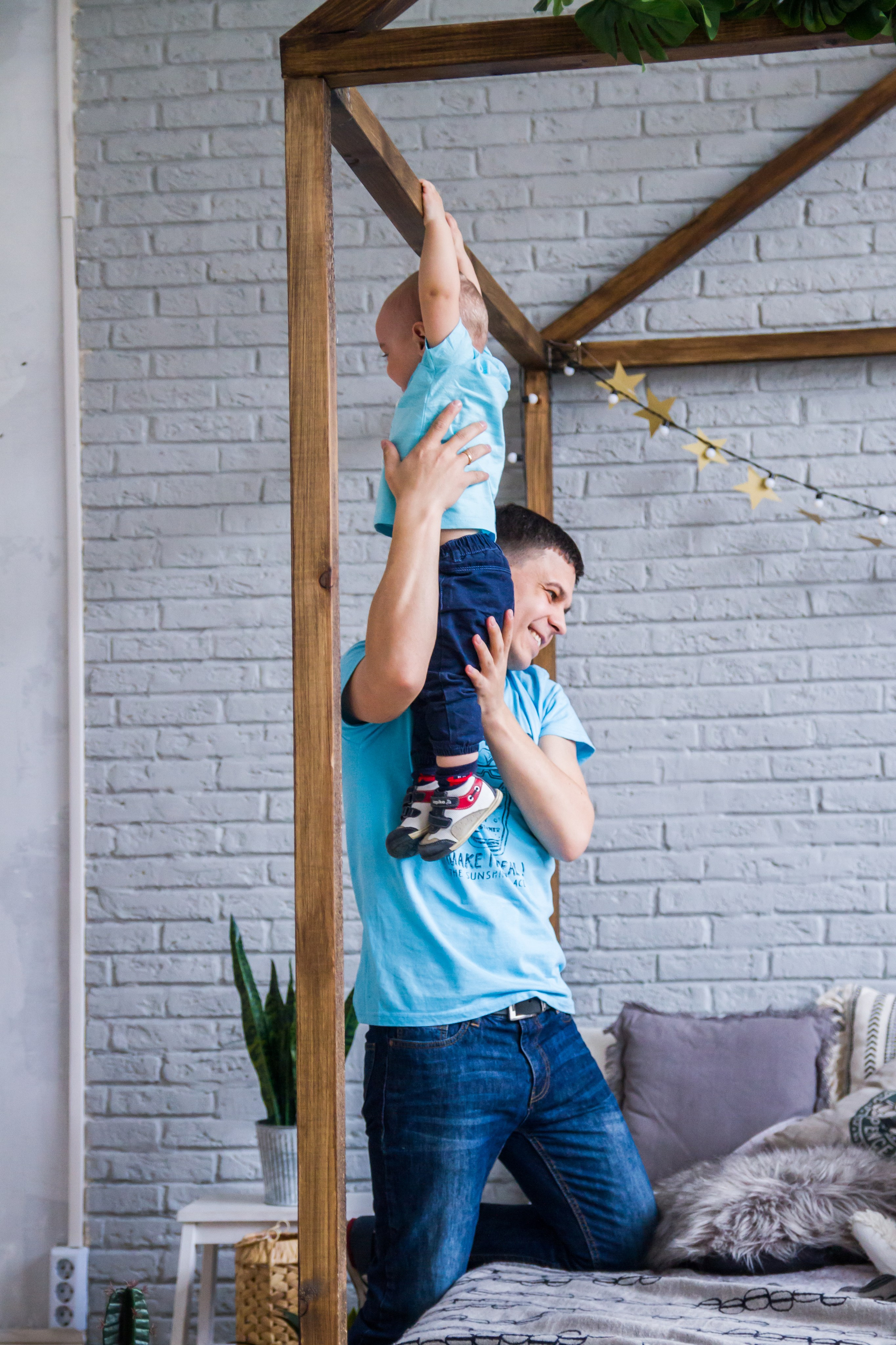 Семейная фотосессия в студии с весенней тематикой, Пасха и кролик. Семейный и детский фотограф в Москве Мария Быкова