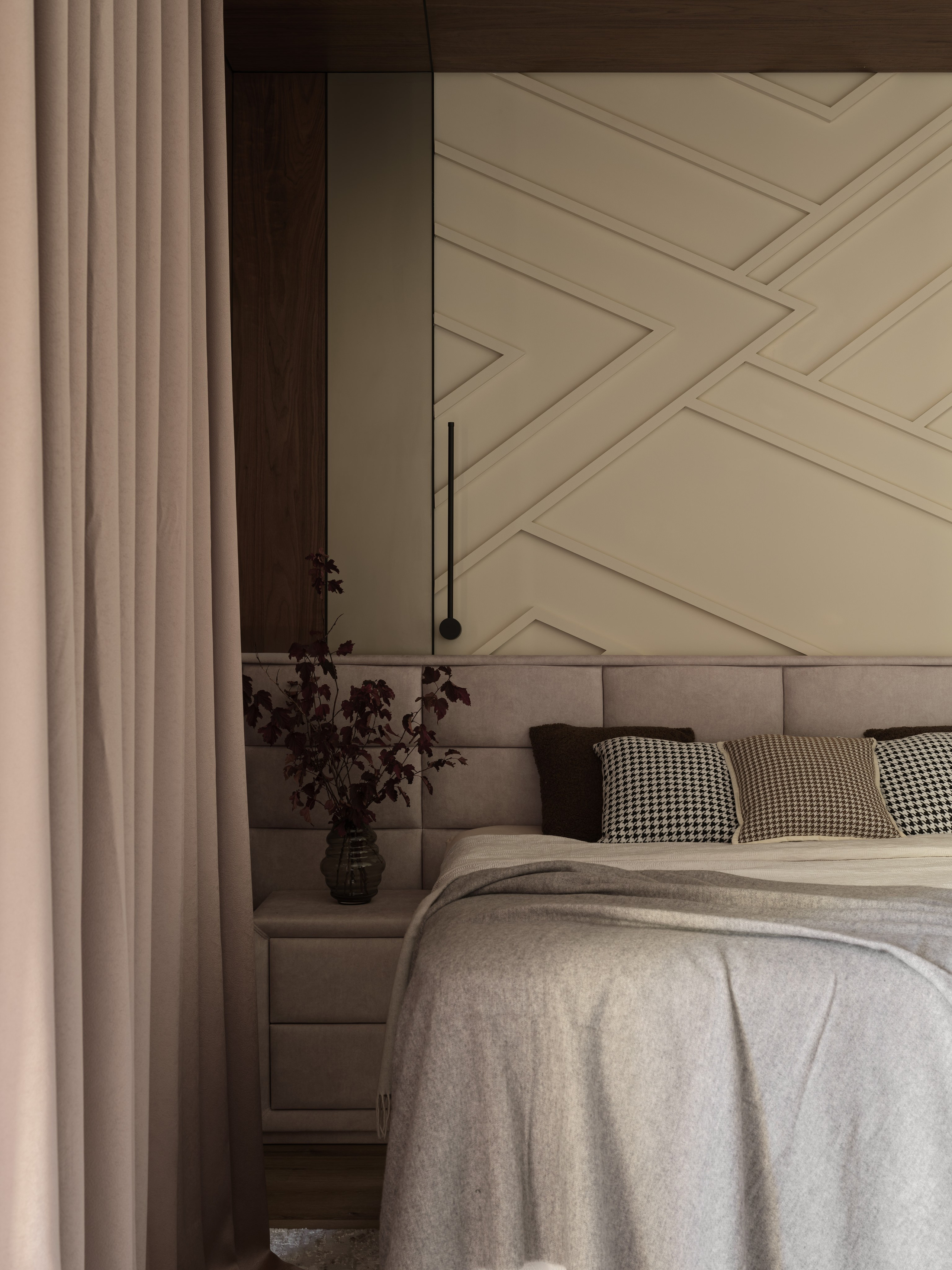 Фрагмент спальни с прикроватной тумбой, вазой с ветками и бархатными шторами. Элегантный минимализм и природные оттенки, задуманные дизайнером Алиной Дёровой и стилистом Натальей Якушевой, подчеркнуты в объективе фотографа Сергея Денисенко.