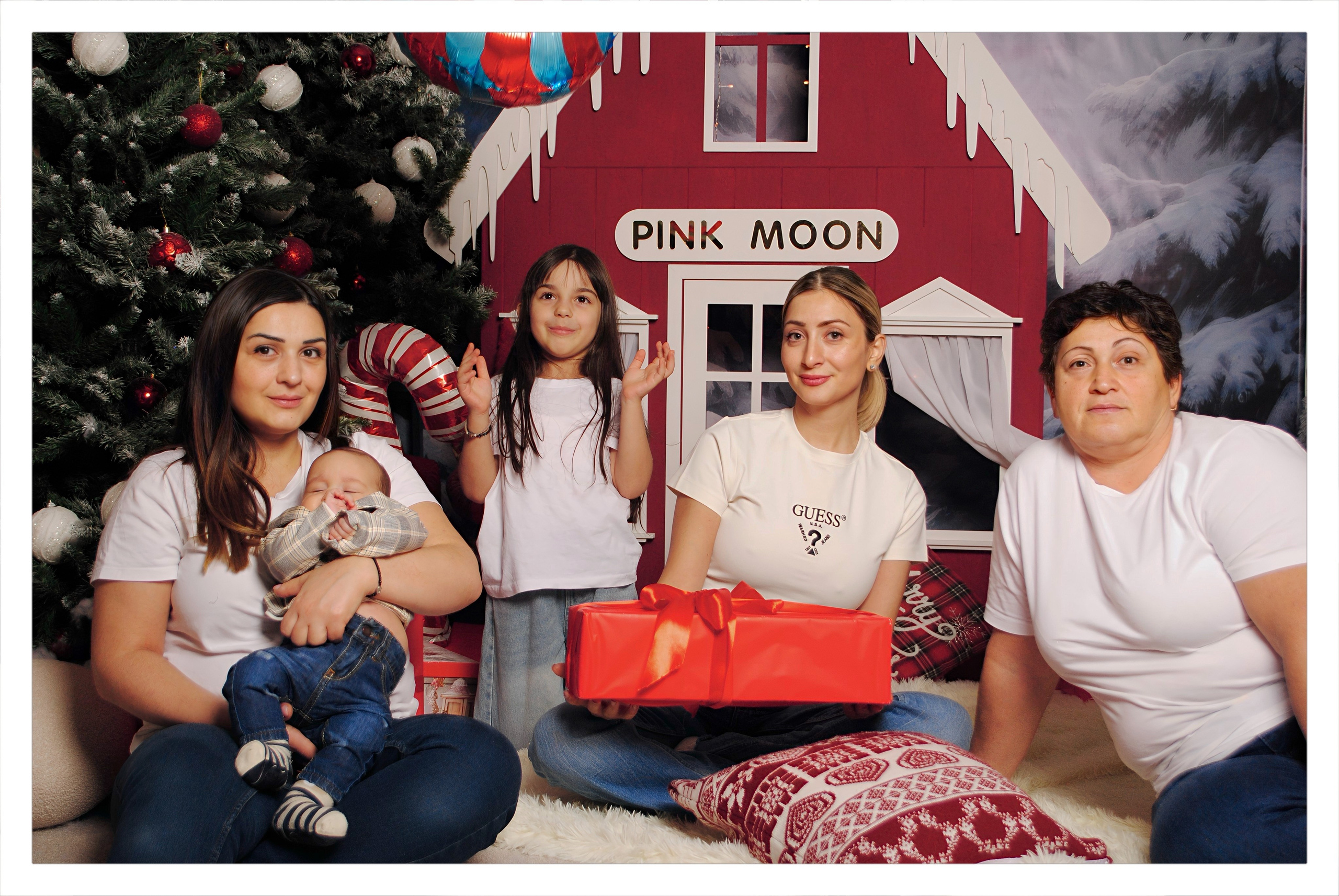 Большая греческая семья. Фотограф Мария Мусаелян