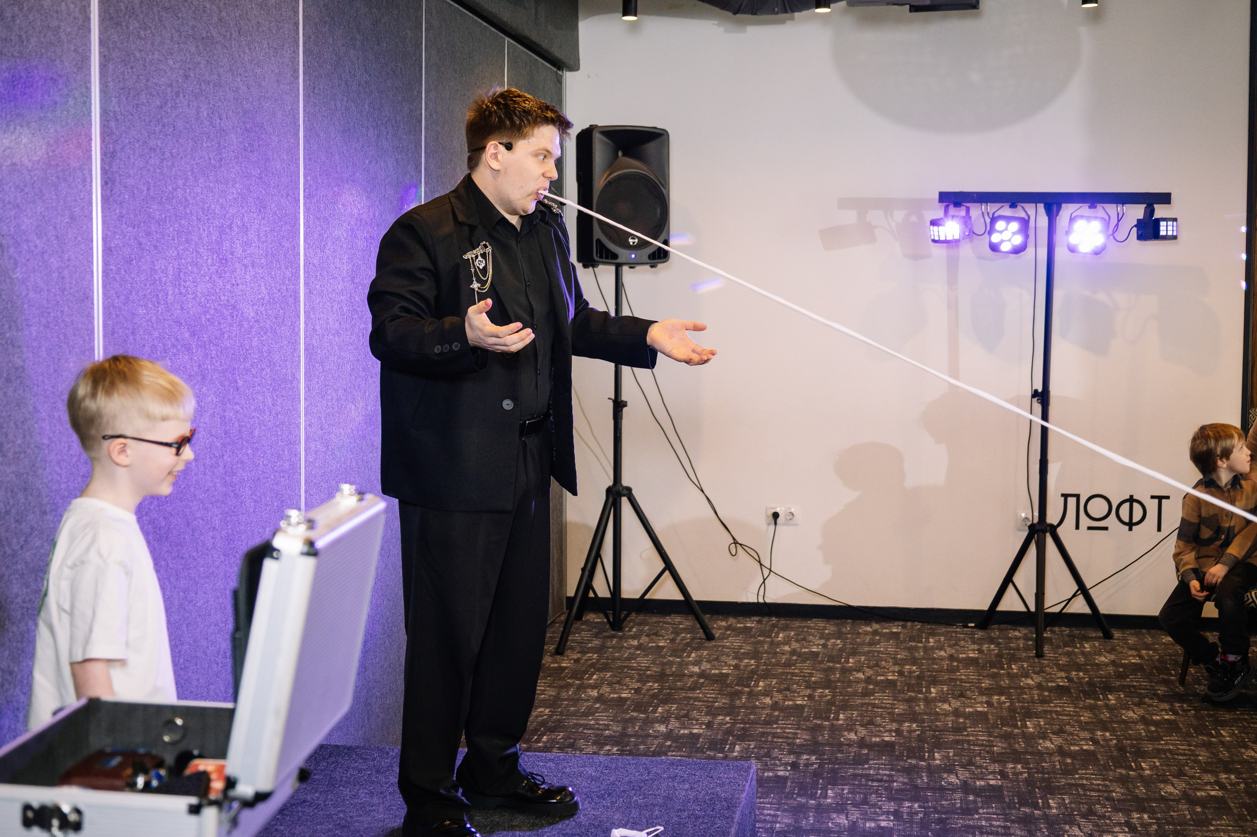 Москва. Фокусник Константин Загузин. 22.03.26. Валерия, репортажный фотограф в г. Москва и г. Владикавказ