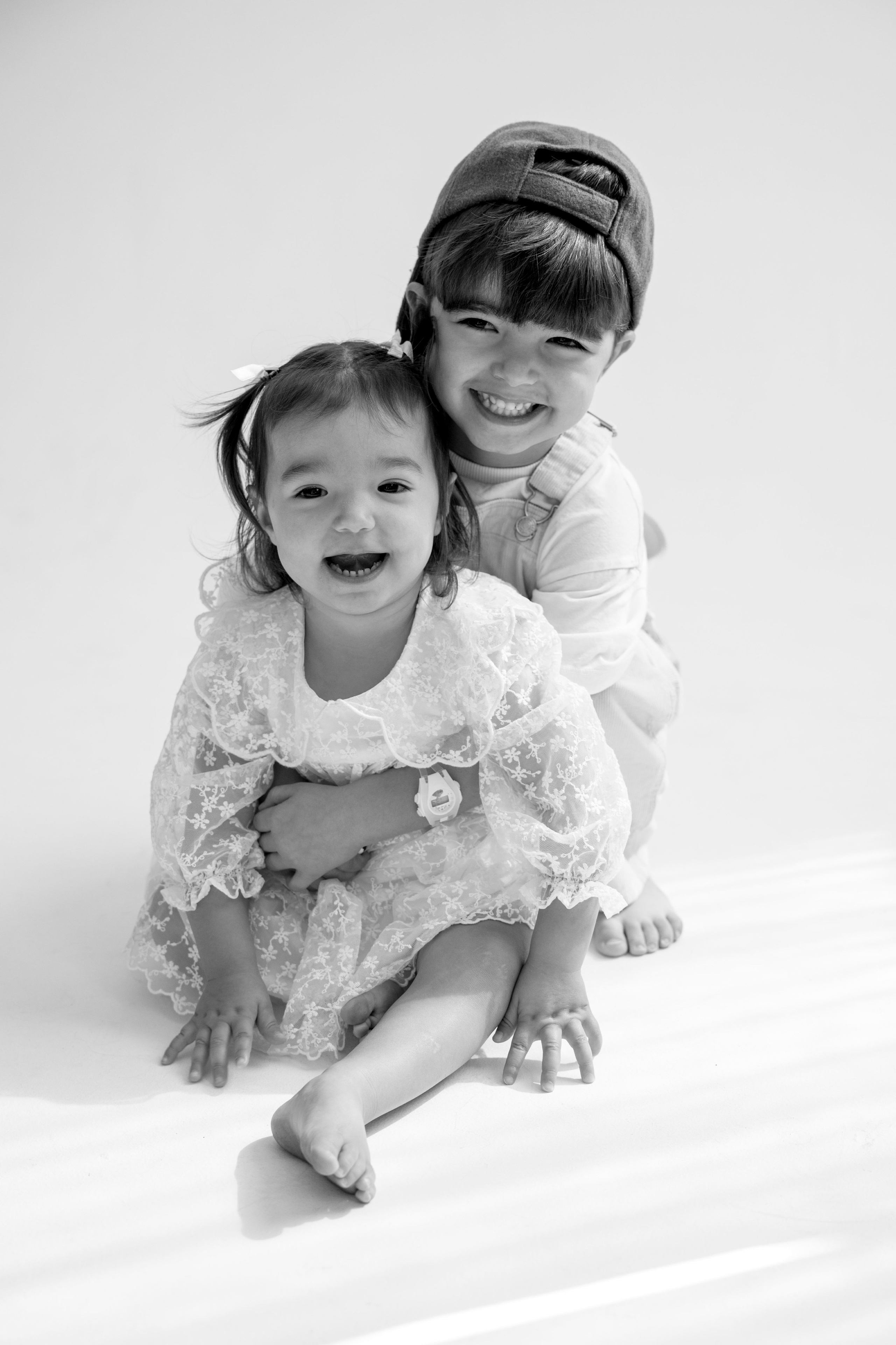 Family photoshoot inside the studio. Wedding and family photographer