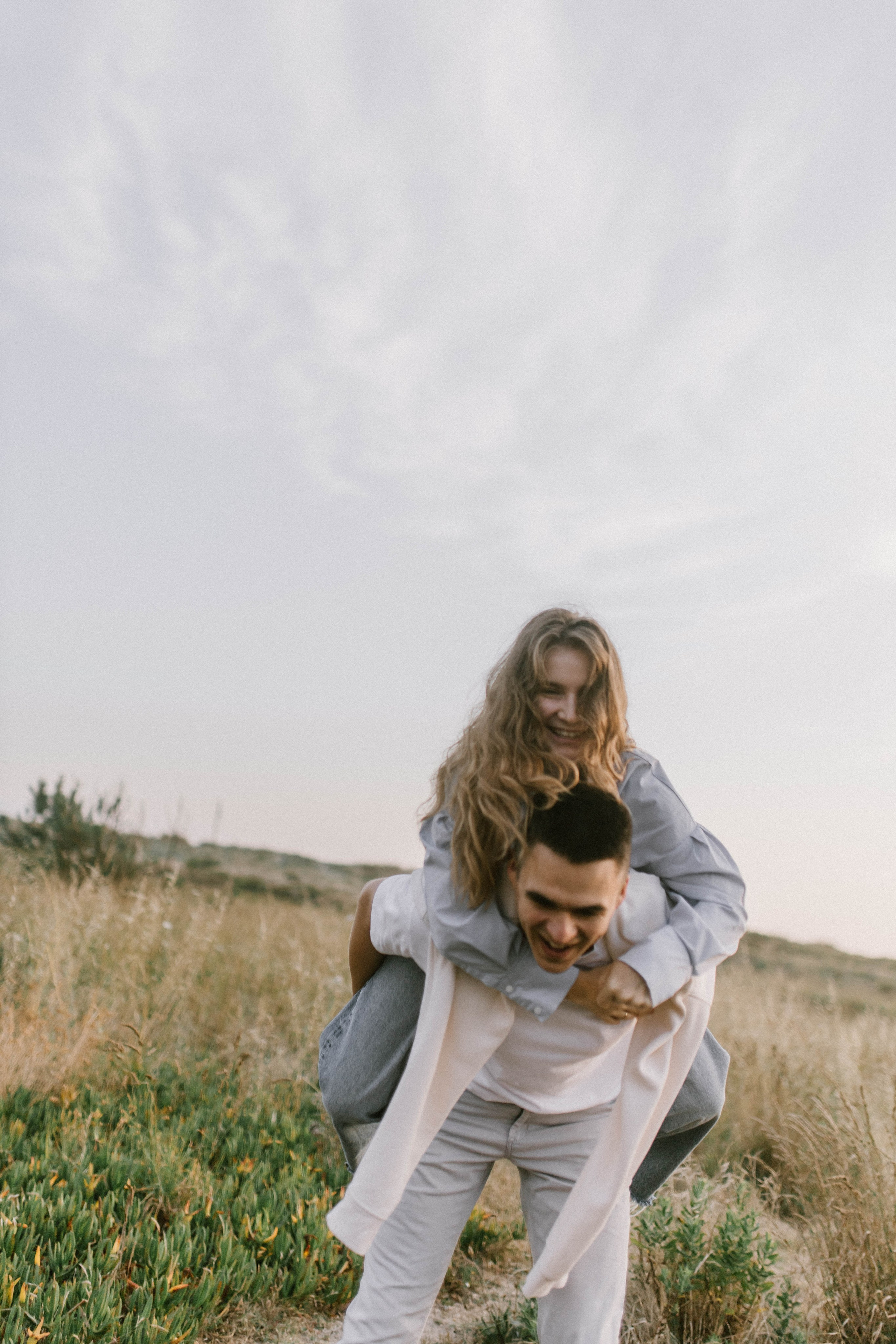 Anna on ocean. Wedding and family photographer OLGA KILVEIN