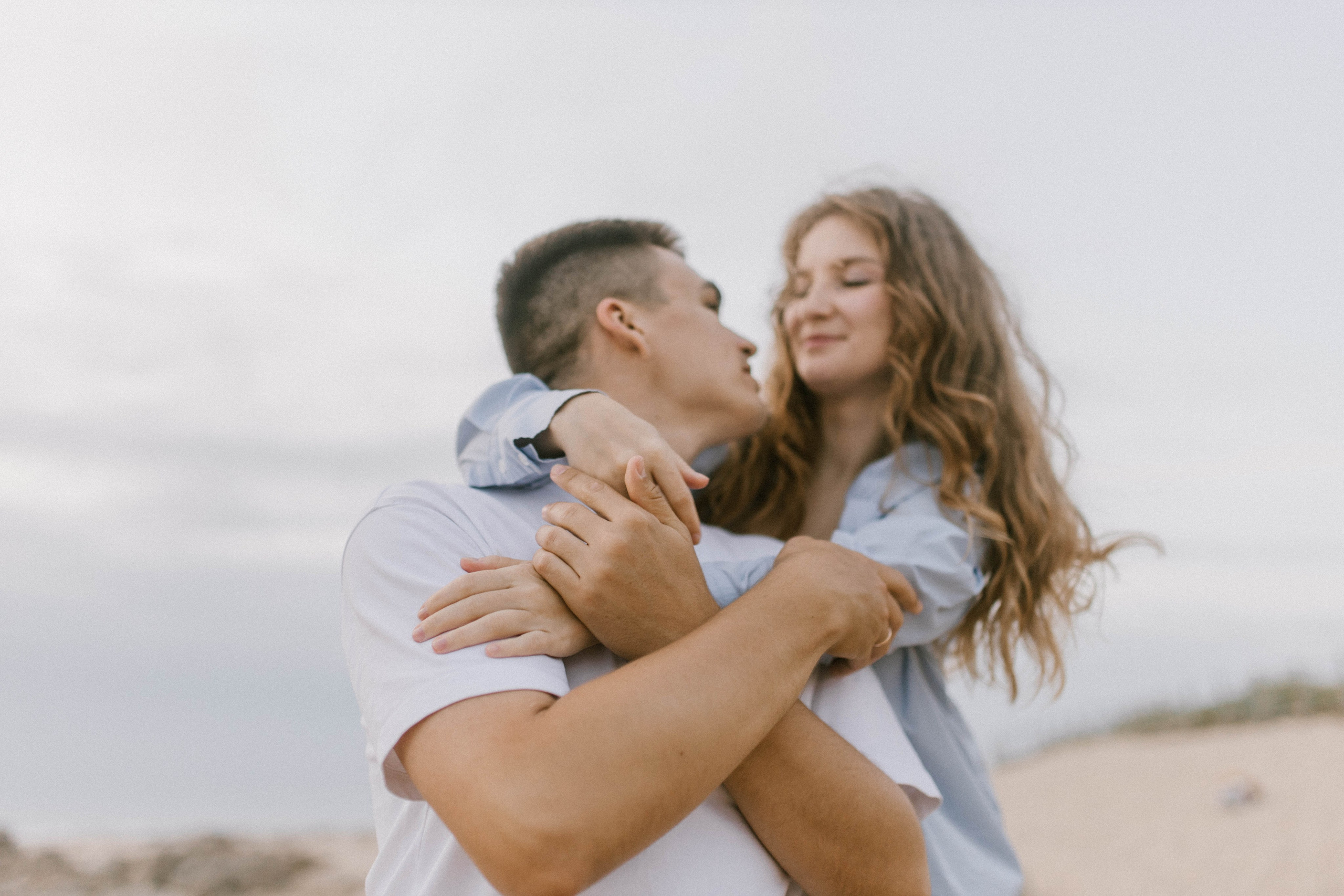 Anna on ocean. Wedding and family photographer OLGA KILVEIN
