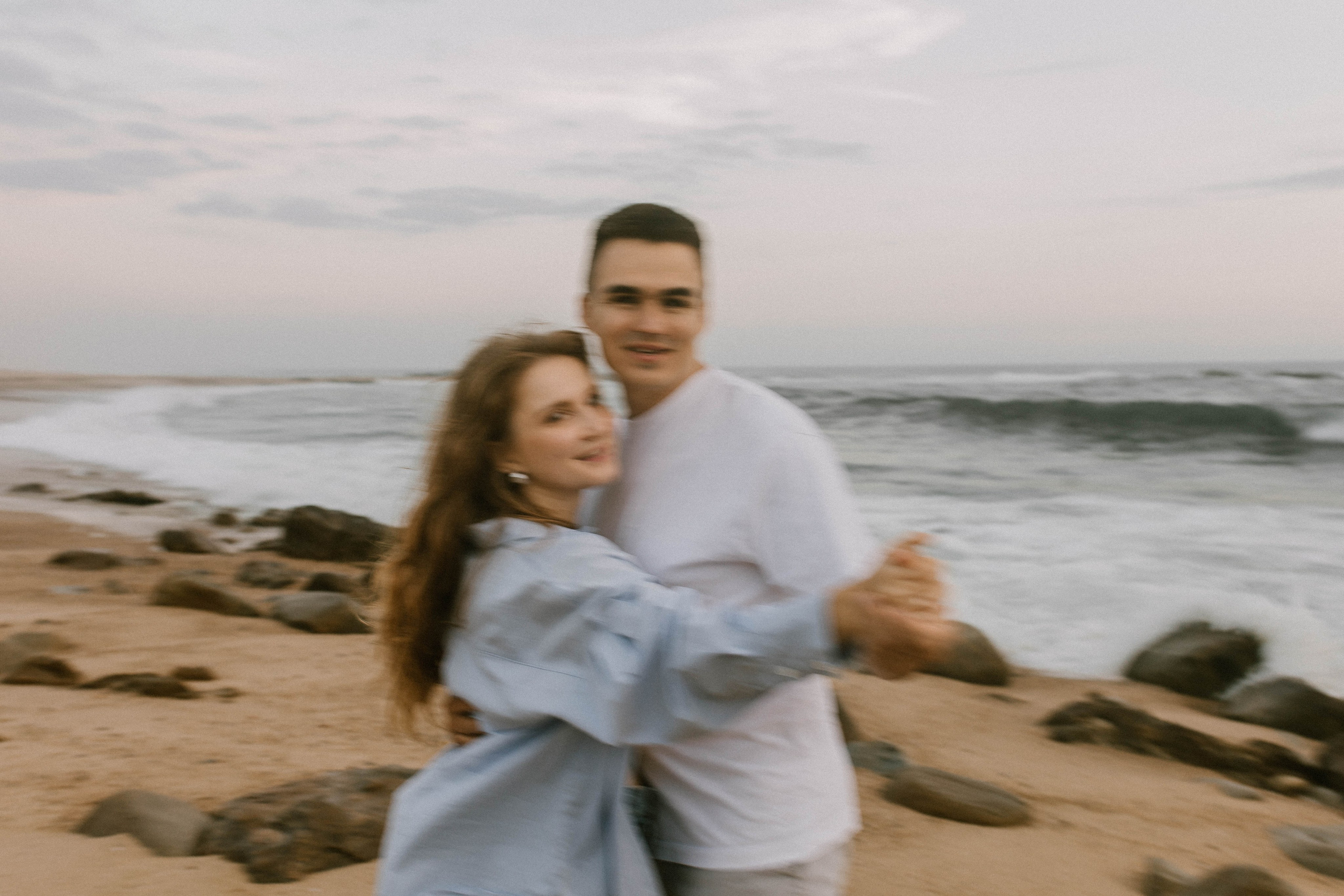 Anna on ocean. Wedding and family photographer OLGA KILVEIN