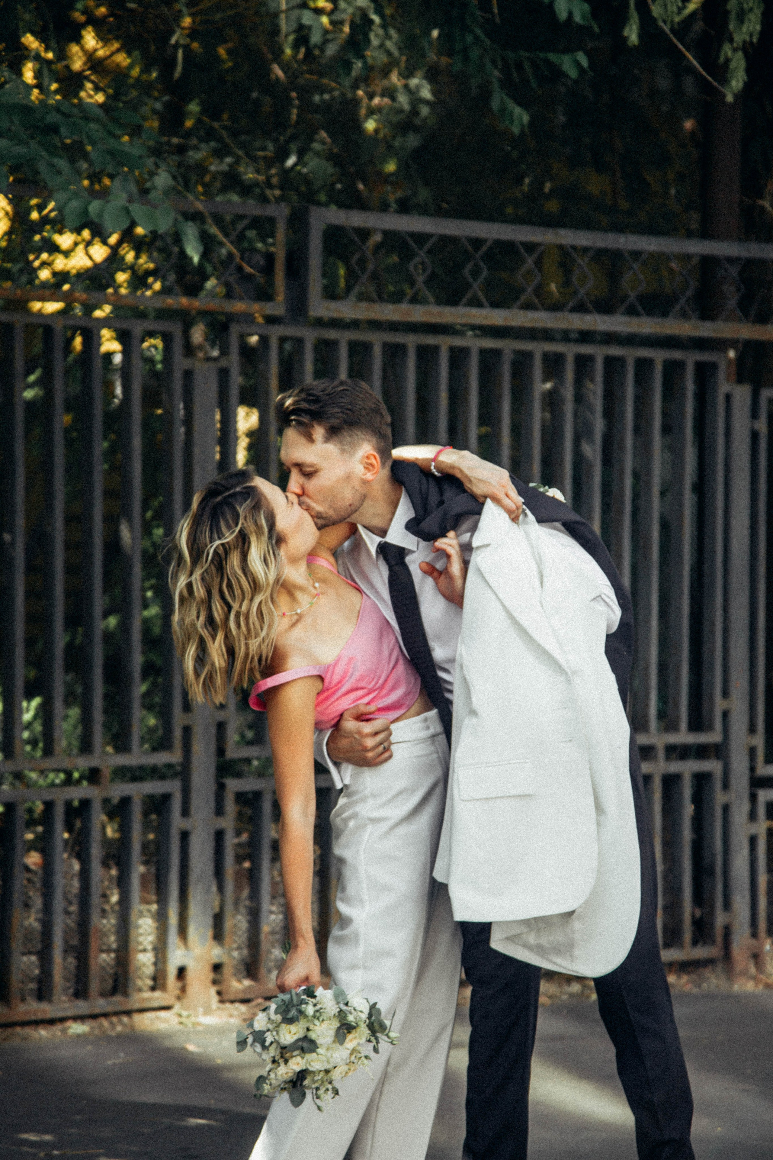 Молодожены