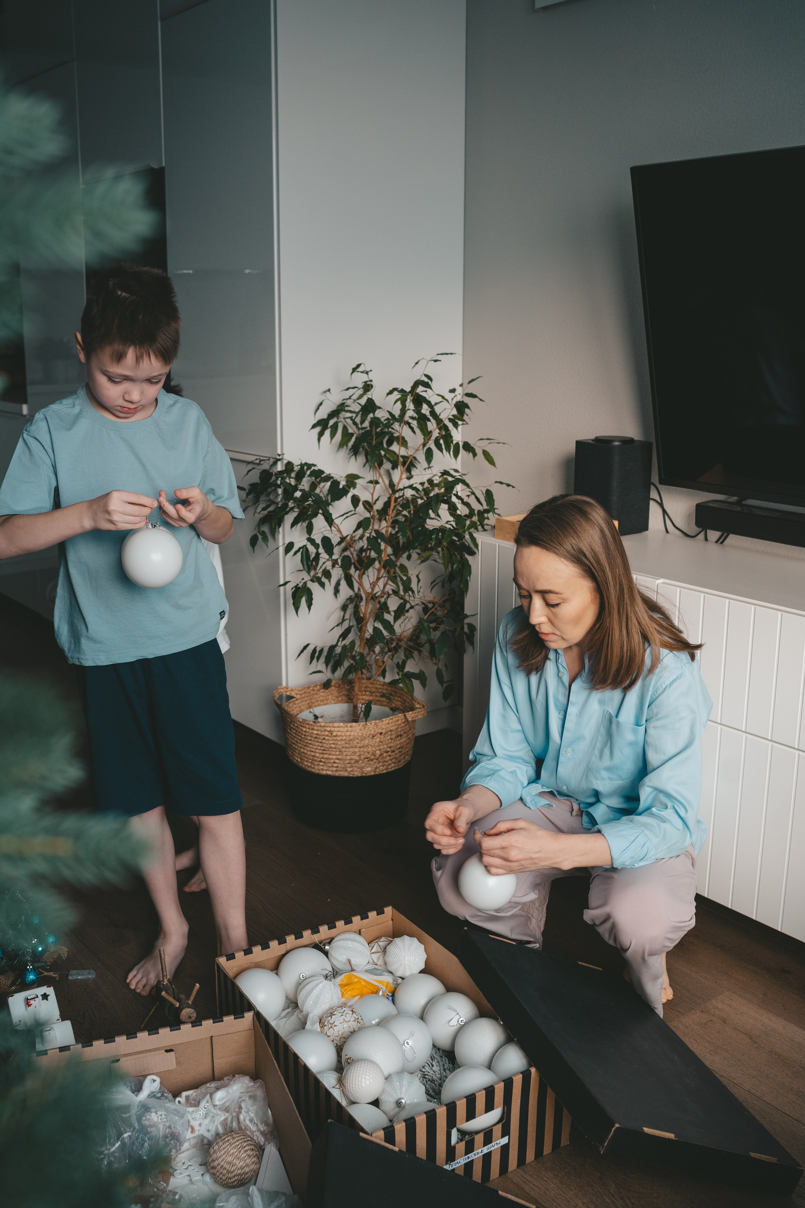 Новогодняя семейная съемка с двумя детьми. Фотограф Екатерина Канчалаба