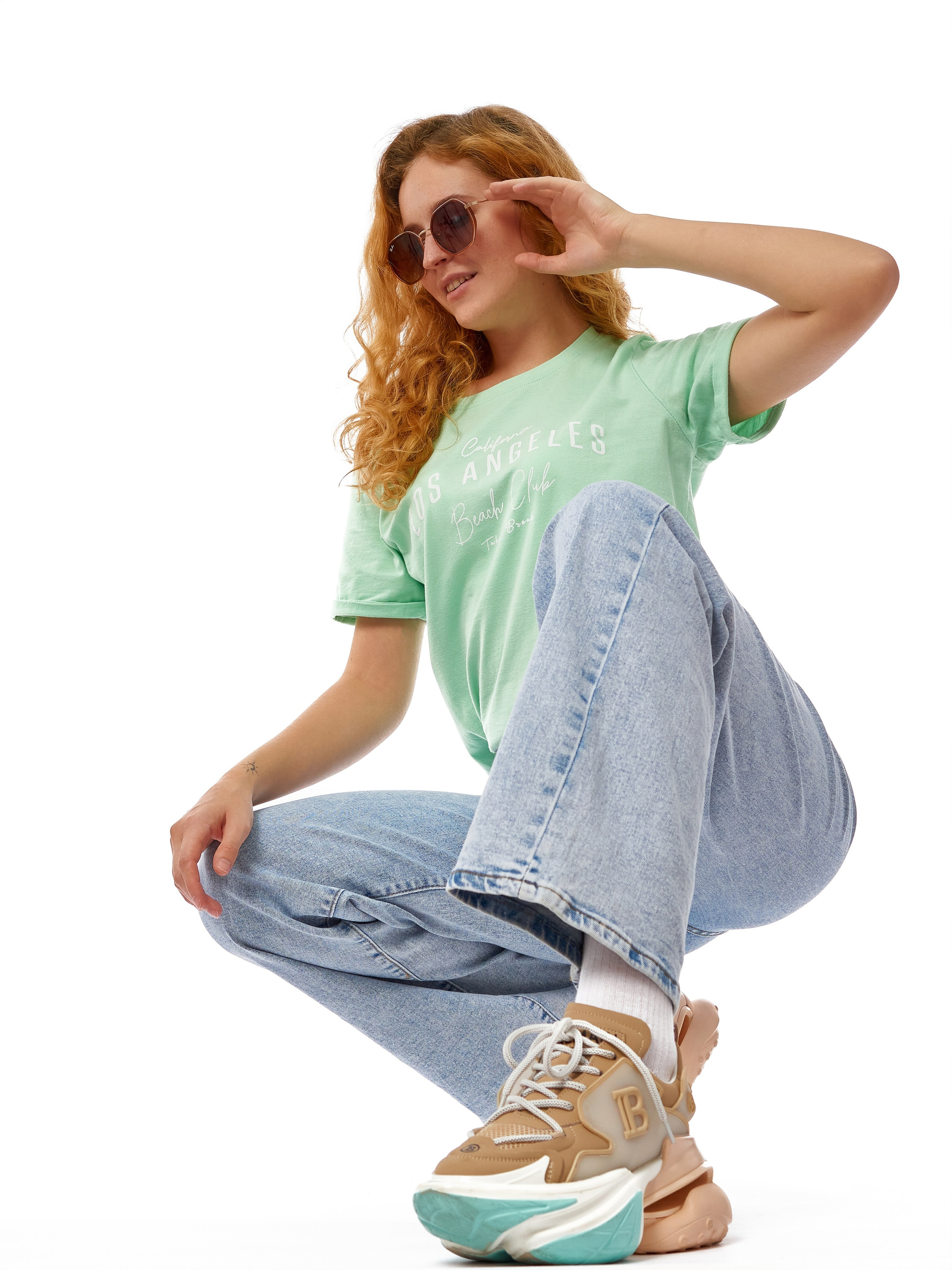 Джинсы женские. Каталожный предметный фотограф