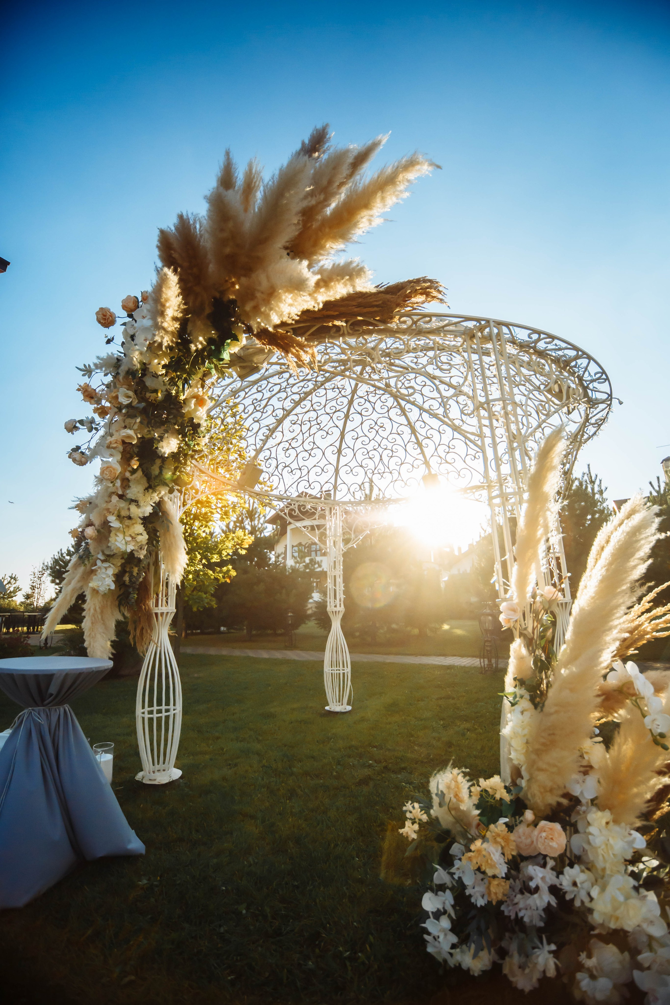 Красивая беседка ждёт молодожёнов на регистрацию брака, фотограф видеограф Павел Кор