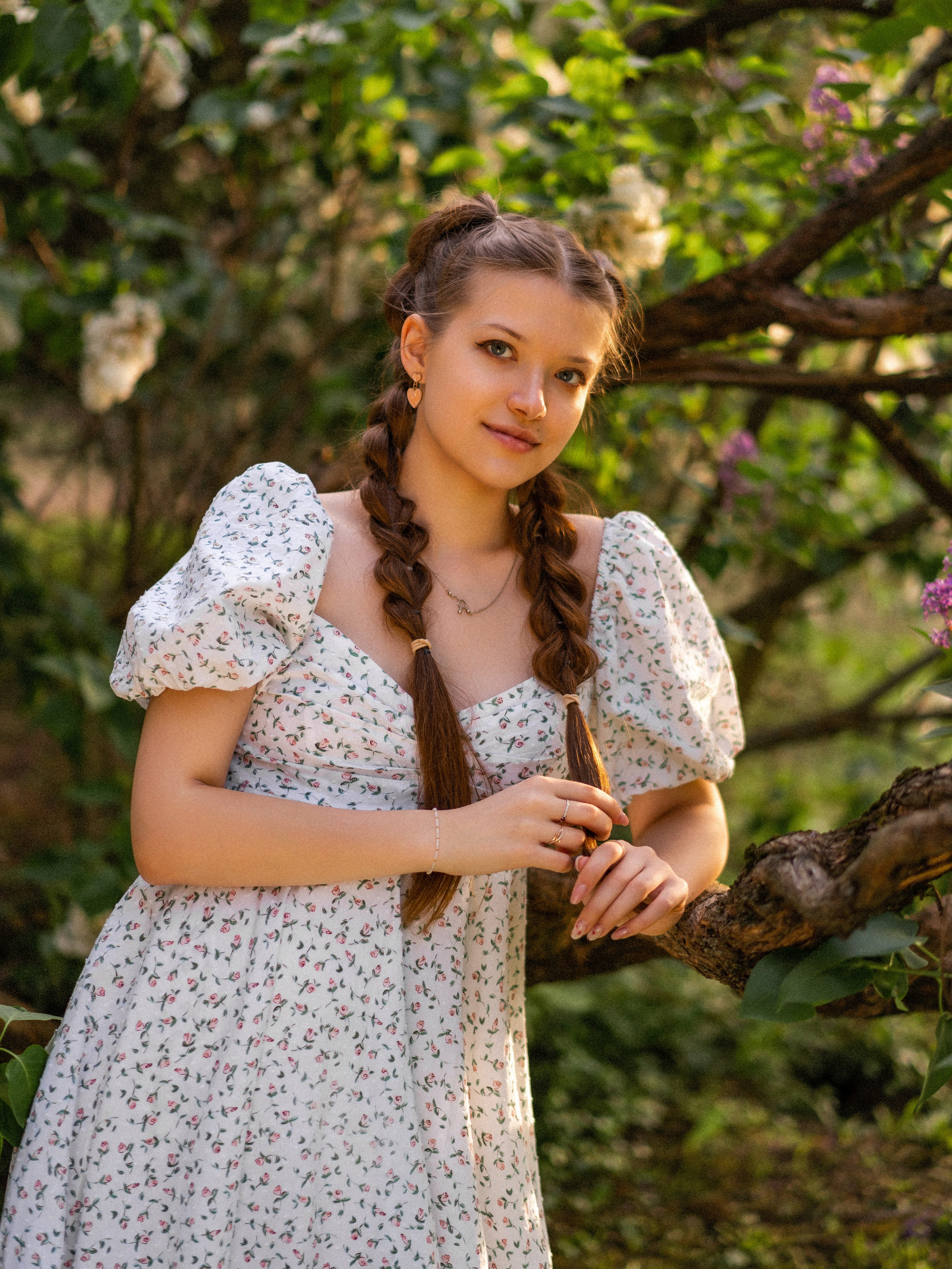 Ольга — фотосессия в сиреневом саду. Фотограф Москва