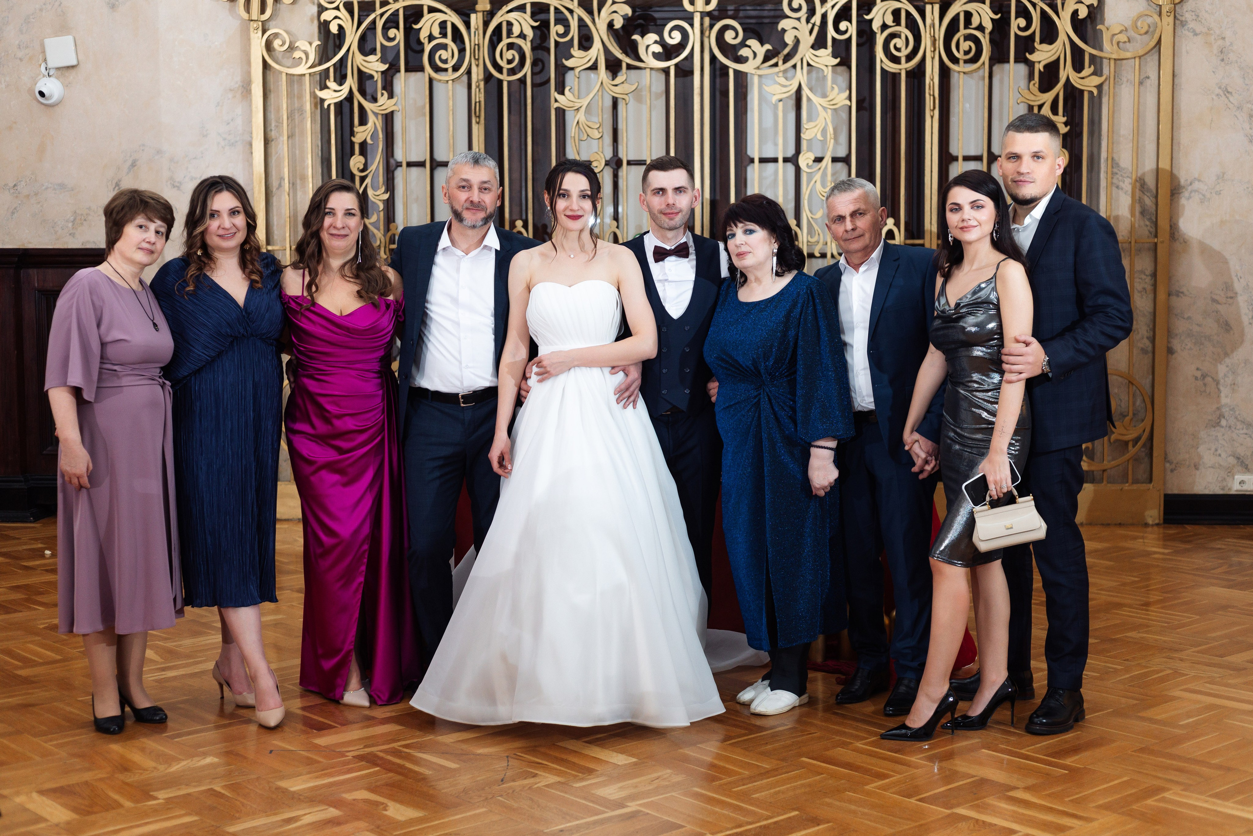 Фотографии, запечатлевшие каждое мгновение этого волшебного дня, станут драгоценным напоминанием о зарождении новой семьи. Свадьба Виктории и Максима в Hilton — это история любви, рассказанная со вкусом и изяществом, праздник, который навсегда запомнится своим теплом и неповторимой атмосферой.