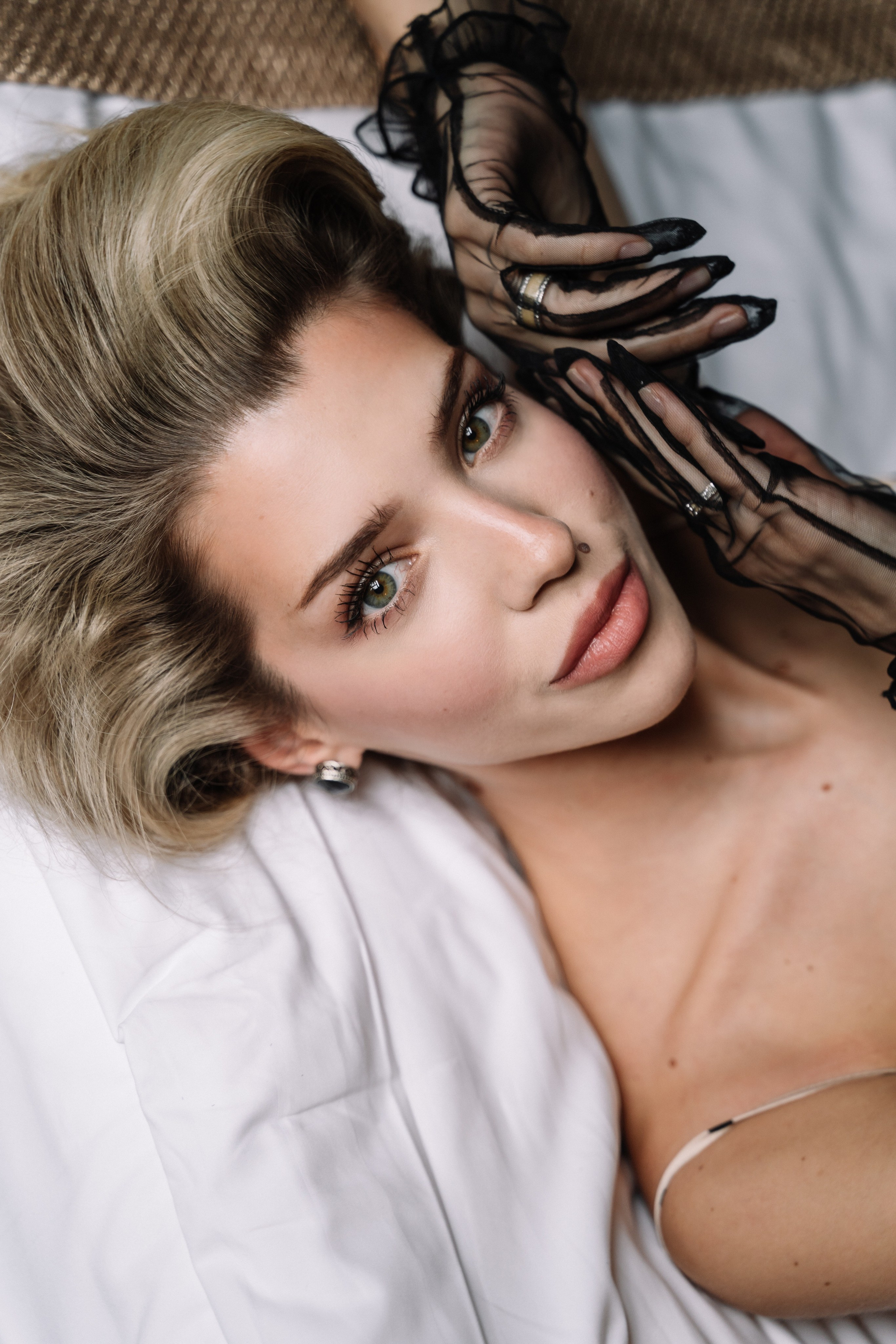 Будуарная история в отеле. Портретный фотограф в Москве