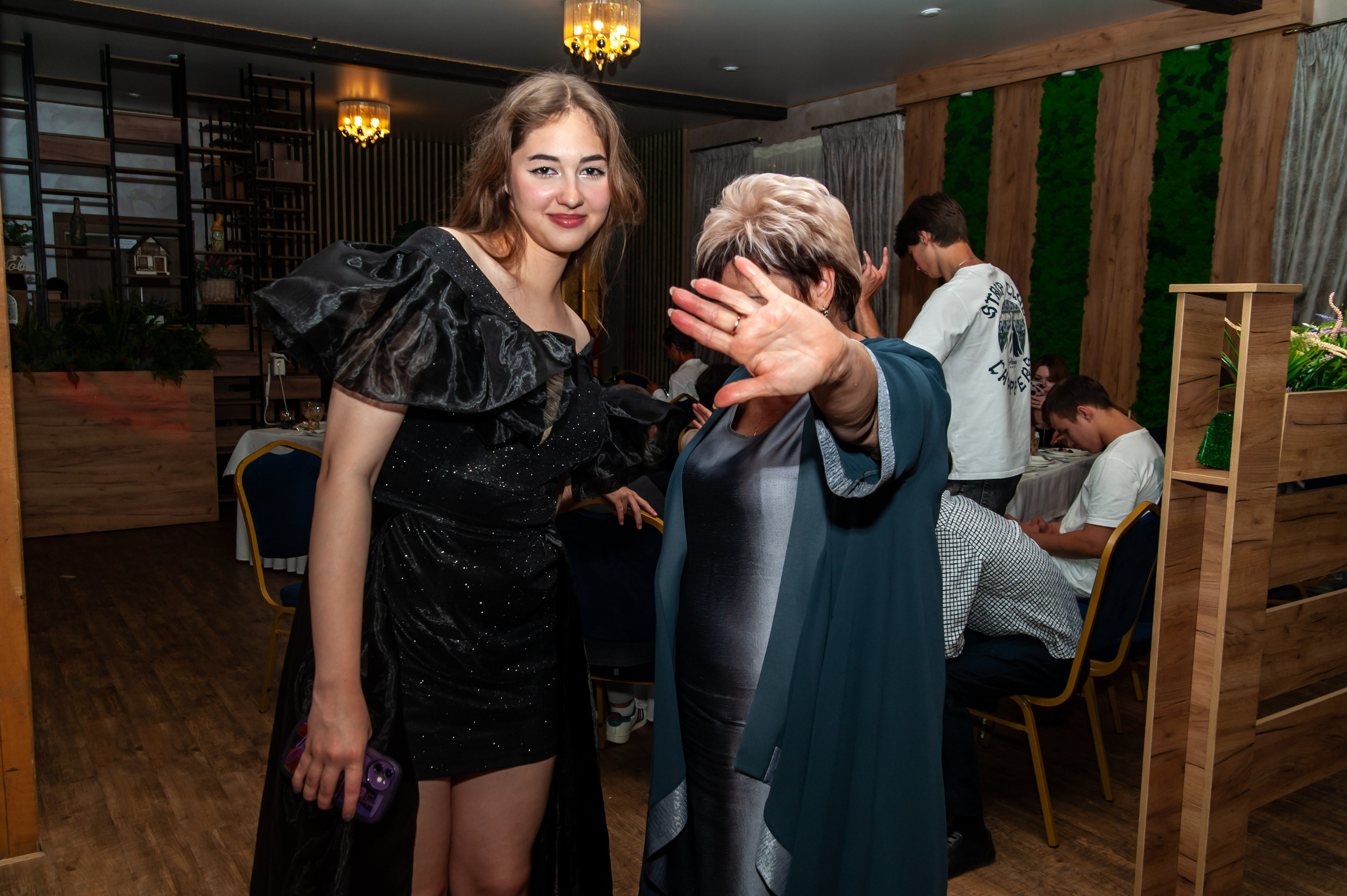 Выпускной МАОУ СОШ № 17 им. Эдуарда Есаяна. Свадебный и семейный фотограф Денис Лукьянов в Краснодаре, Краснодарском крае и Республике Крым