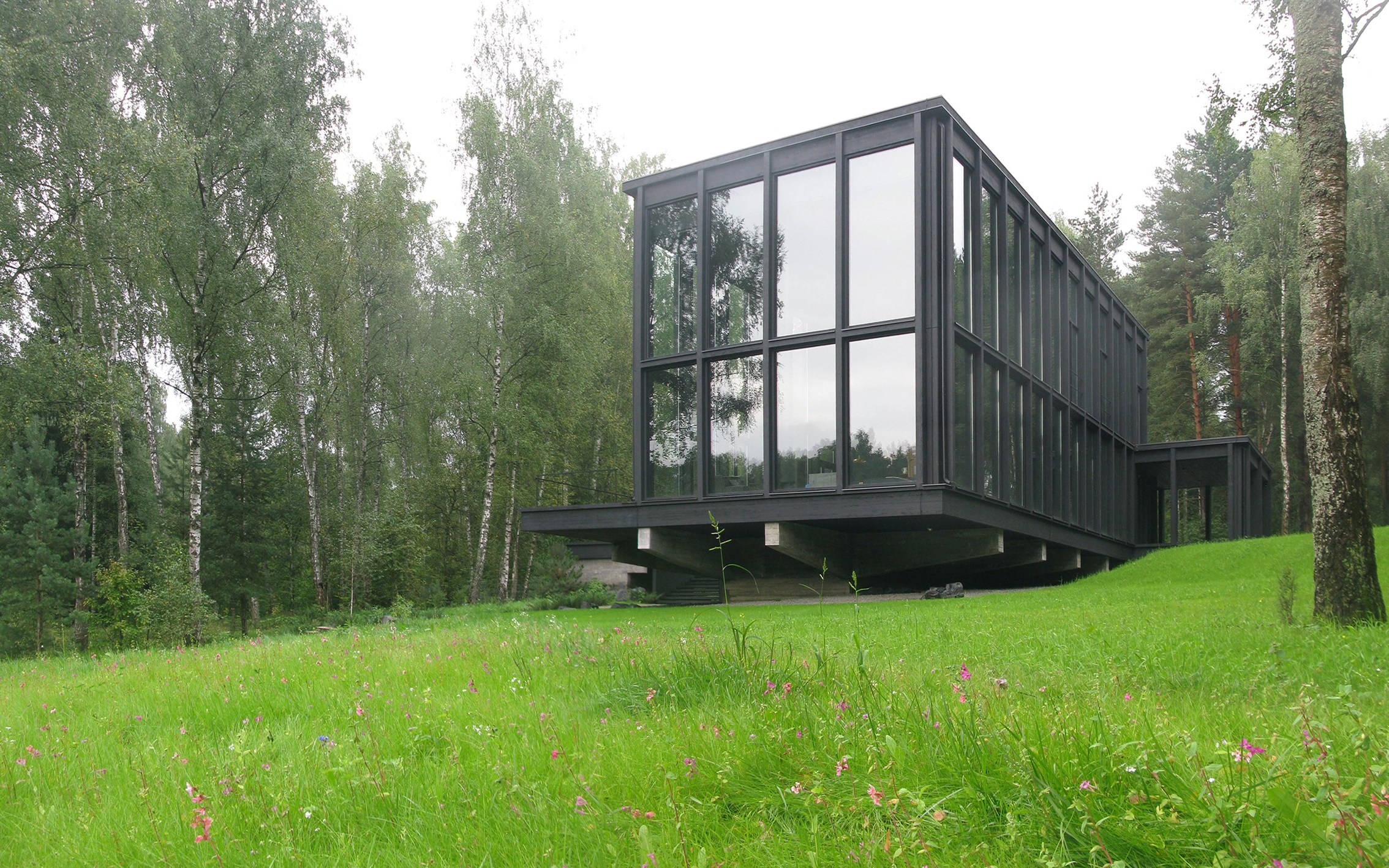 GUEST`S HOUSE. NARIN