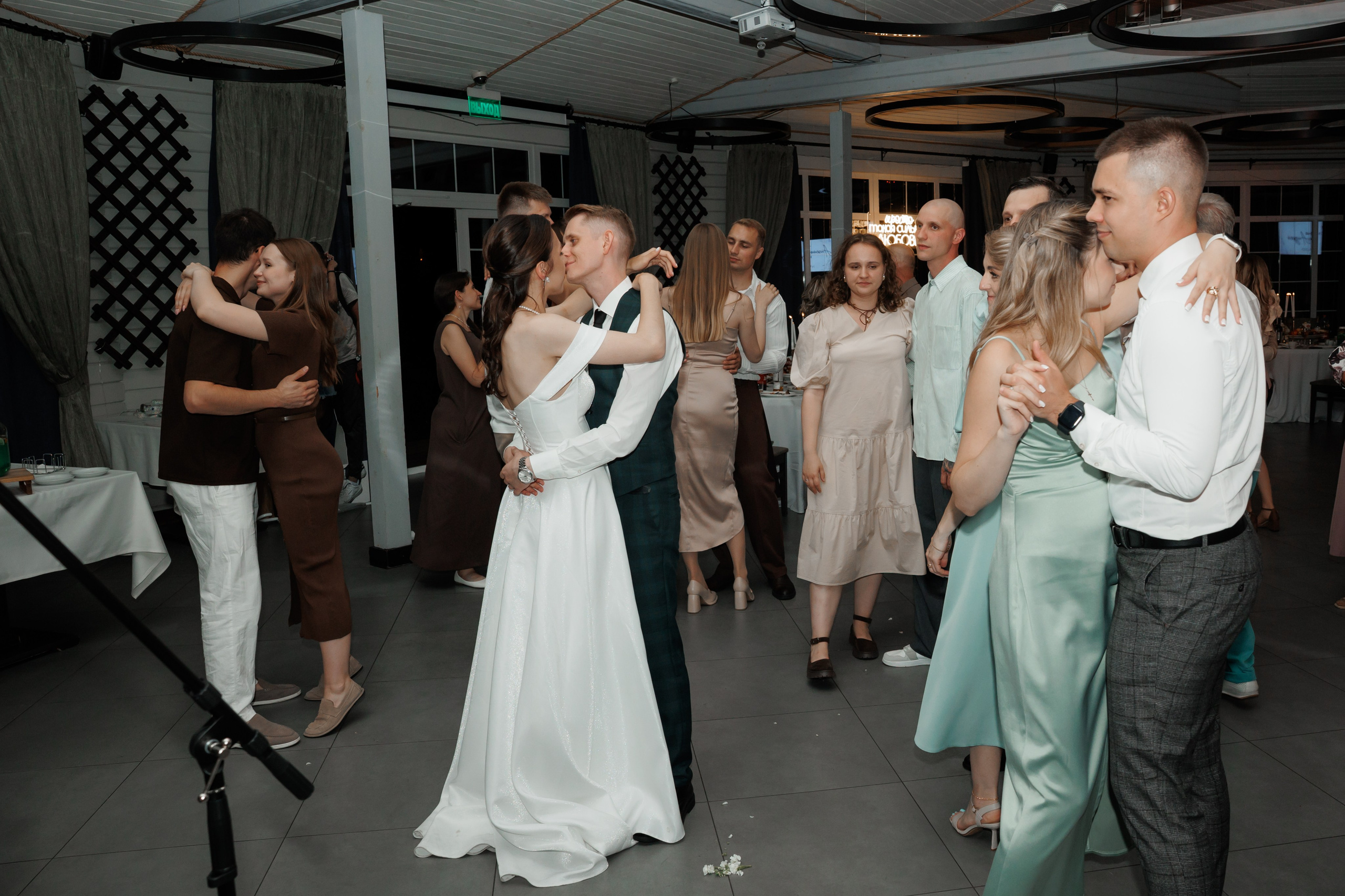 Регистрация в отеле Fish Point, ЗАГС Бутово, прогулка в Остафьево. Свадебный и репортажный фотограф (Москва, Королев и другие)