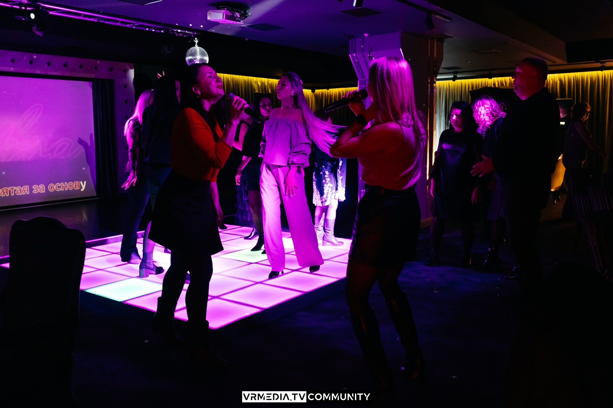 Вечер в караоке-баре «Volna»