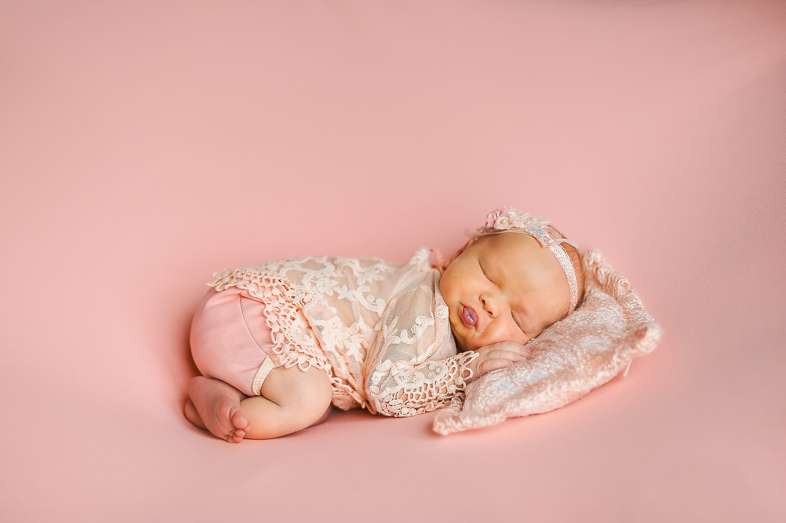 Анюта, 6 дней. Фотограф новорождённых в Йошкар-Оле Ильмира Сидоркина