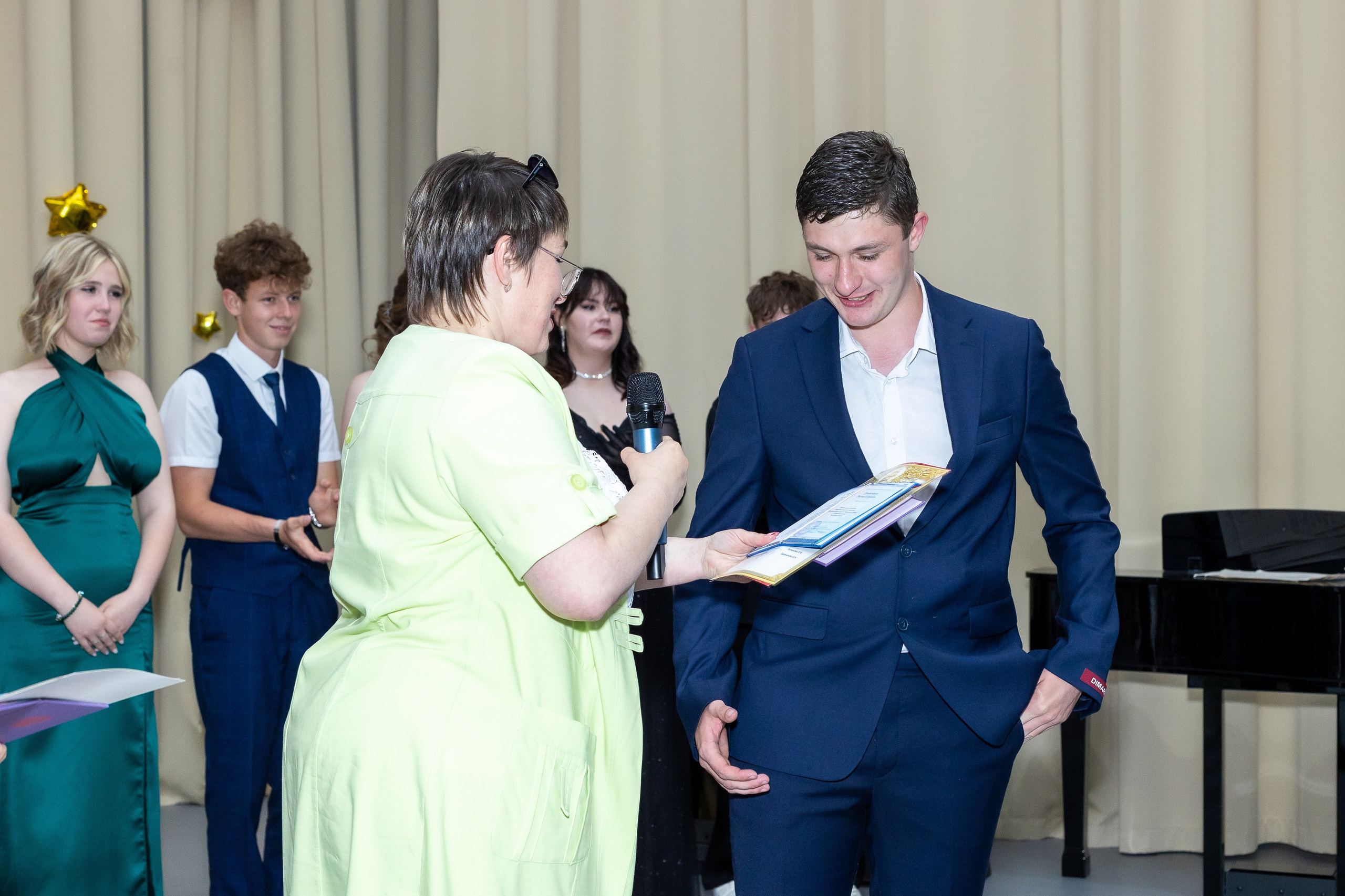 Вручение аттестата 2025. Выпускные альбомы Майкоп, Краснодар Елена Золотарева