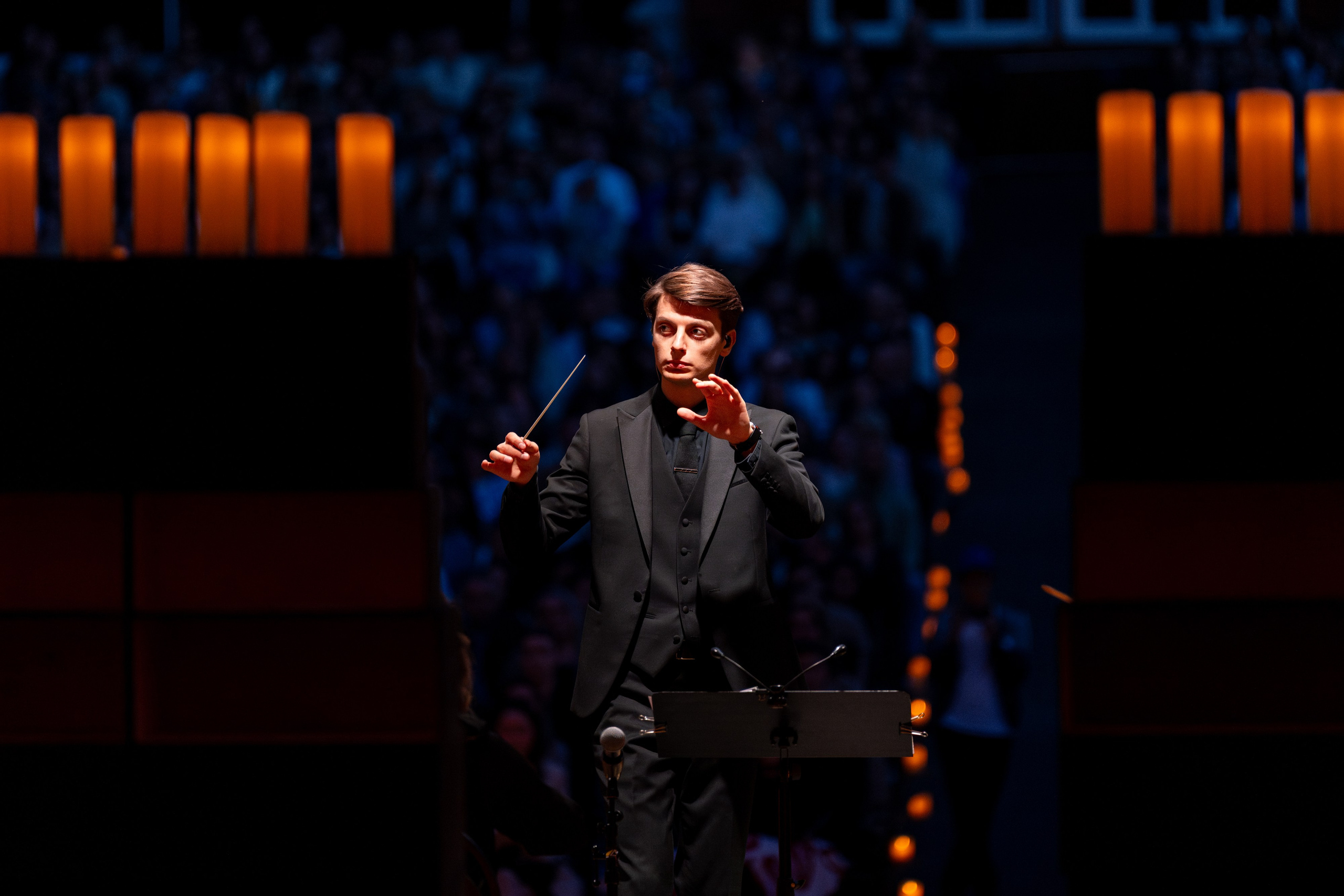 Симфонический оркестр Lumisfera при свечах. Фотограф Никита Комаров