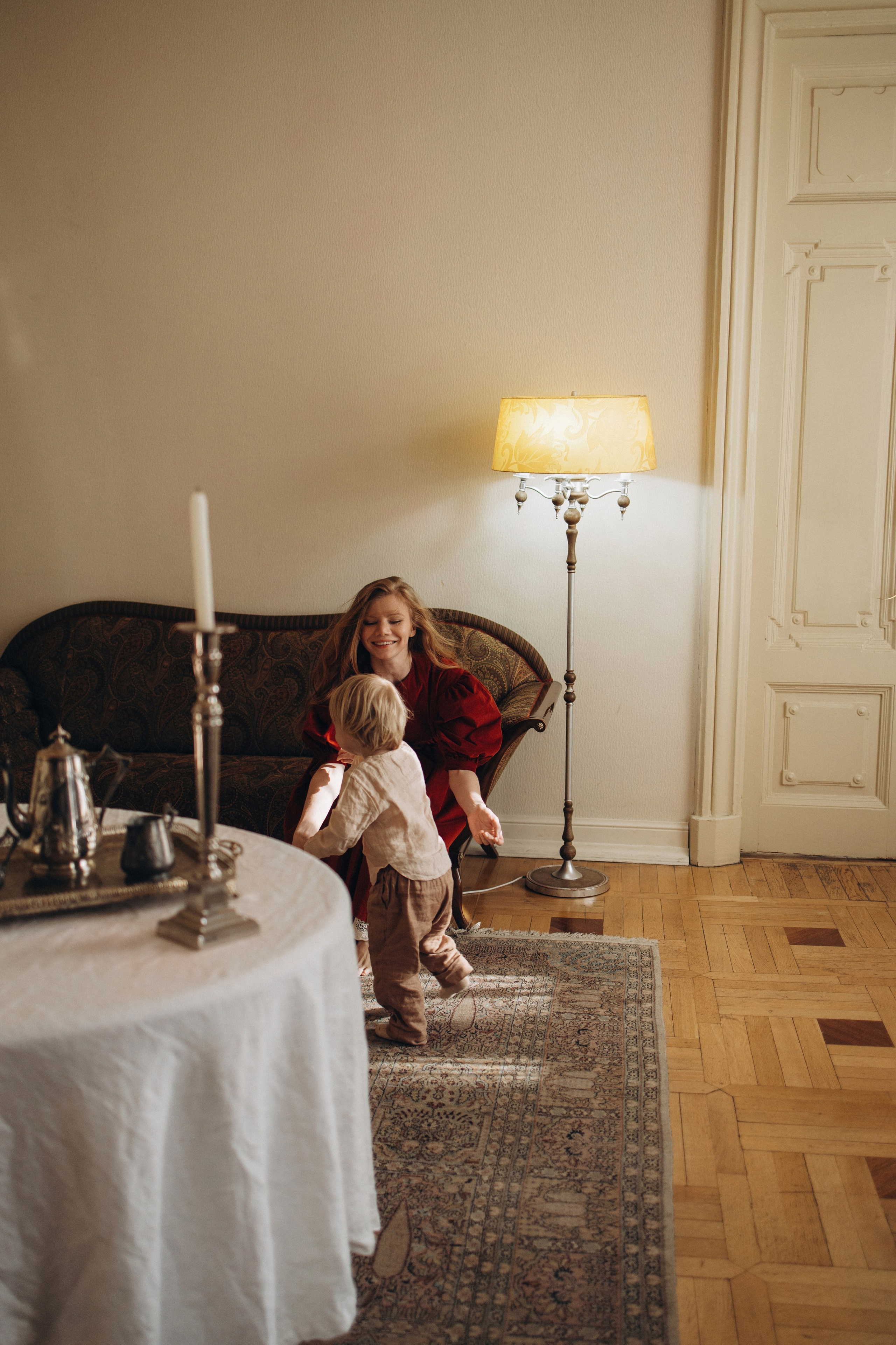 Тоня и Мироша в исторической квартире в центре Москвы. Семейный фотограф в Москве Марина Петра