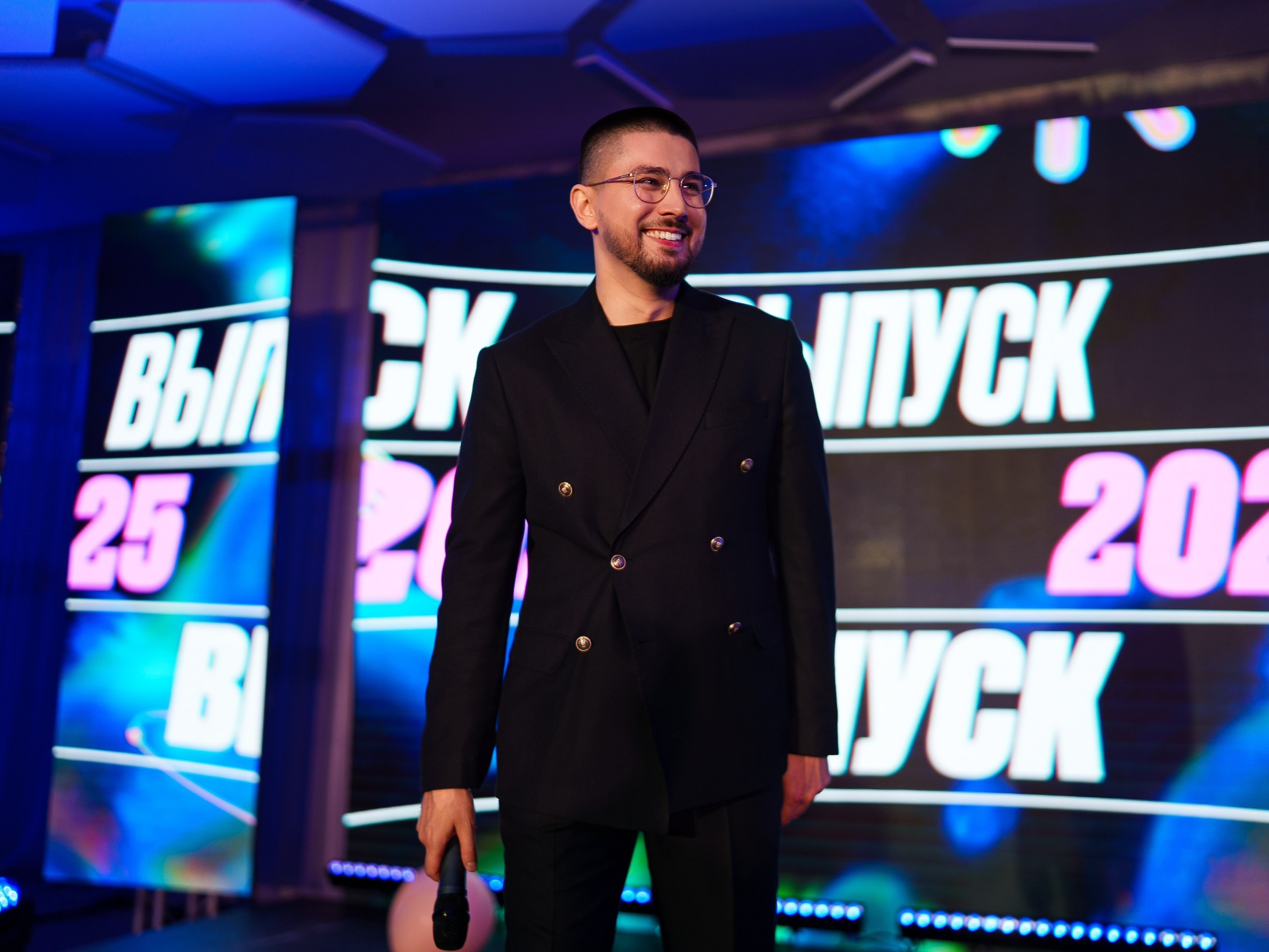 Фотограф на выпускной в Уфе — съёмка в Конгресс-холле для гимназии № 39