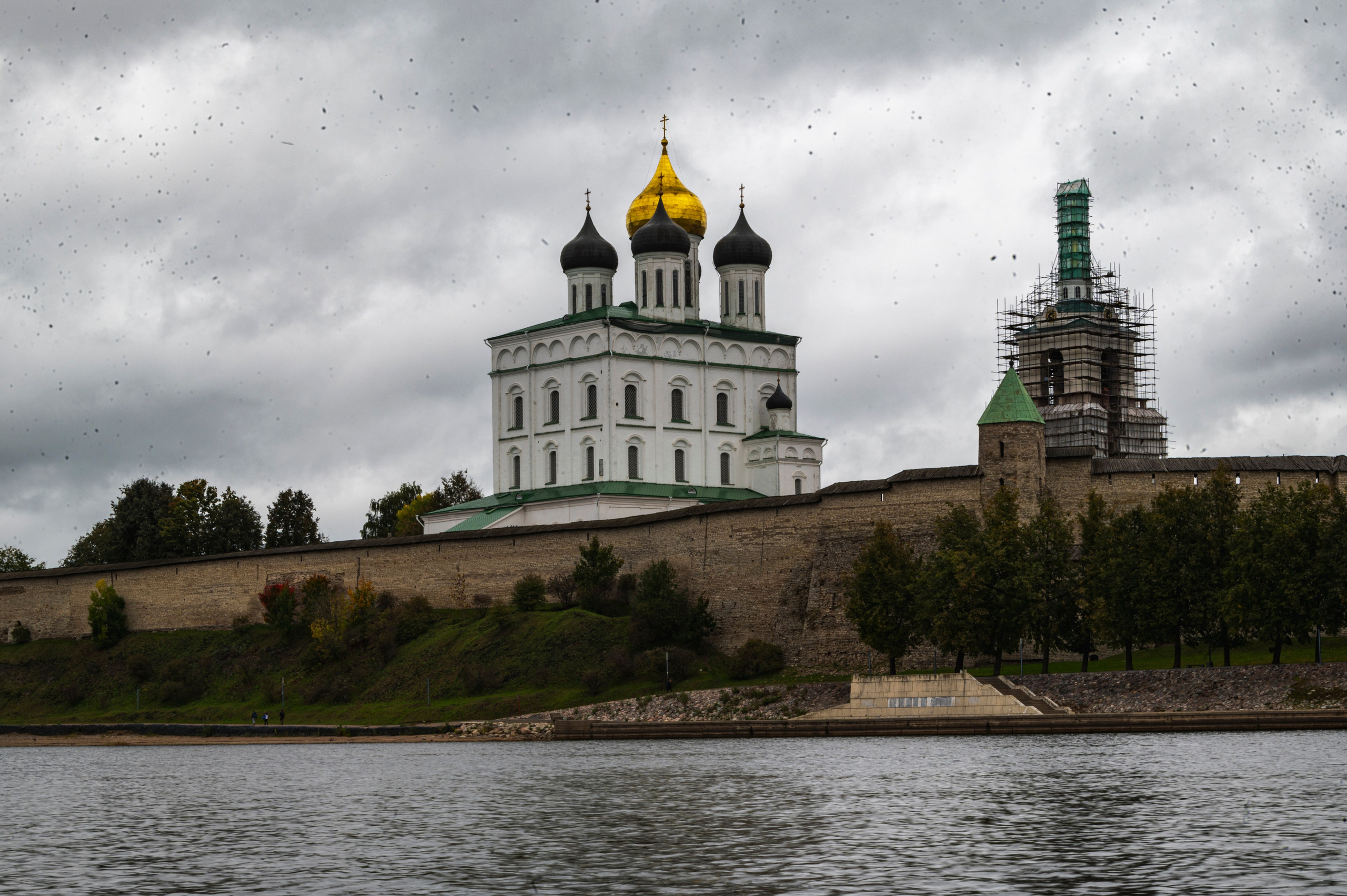 Псков. Октябрь 2023. Фотограф Роман Адлер