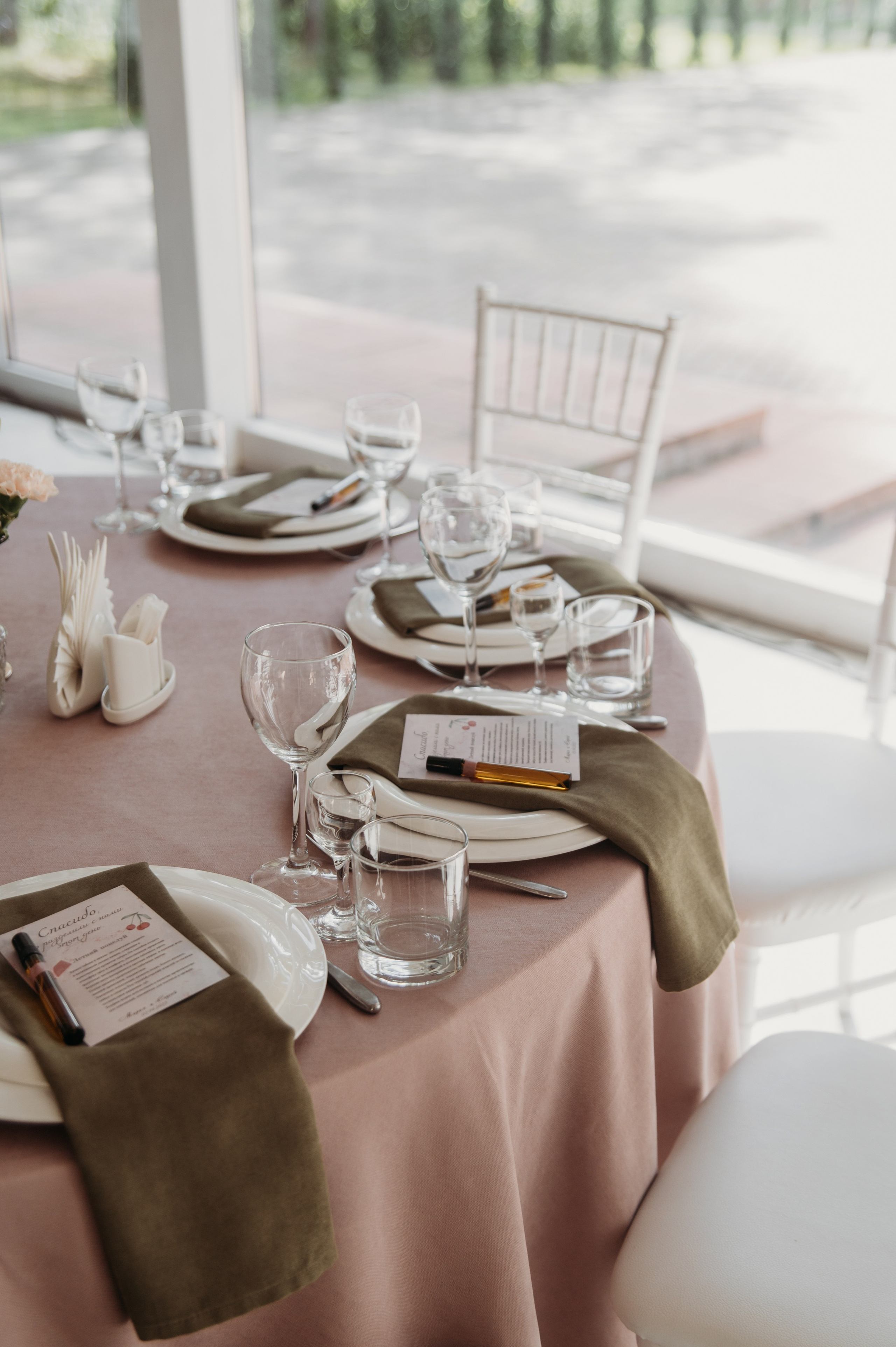 Галерея со свадьбы в Твери, красивая пара в Домотканово. Свадебный фотограф в Твери, Москве и Санкт-Петербурге Денисова Екатерина