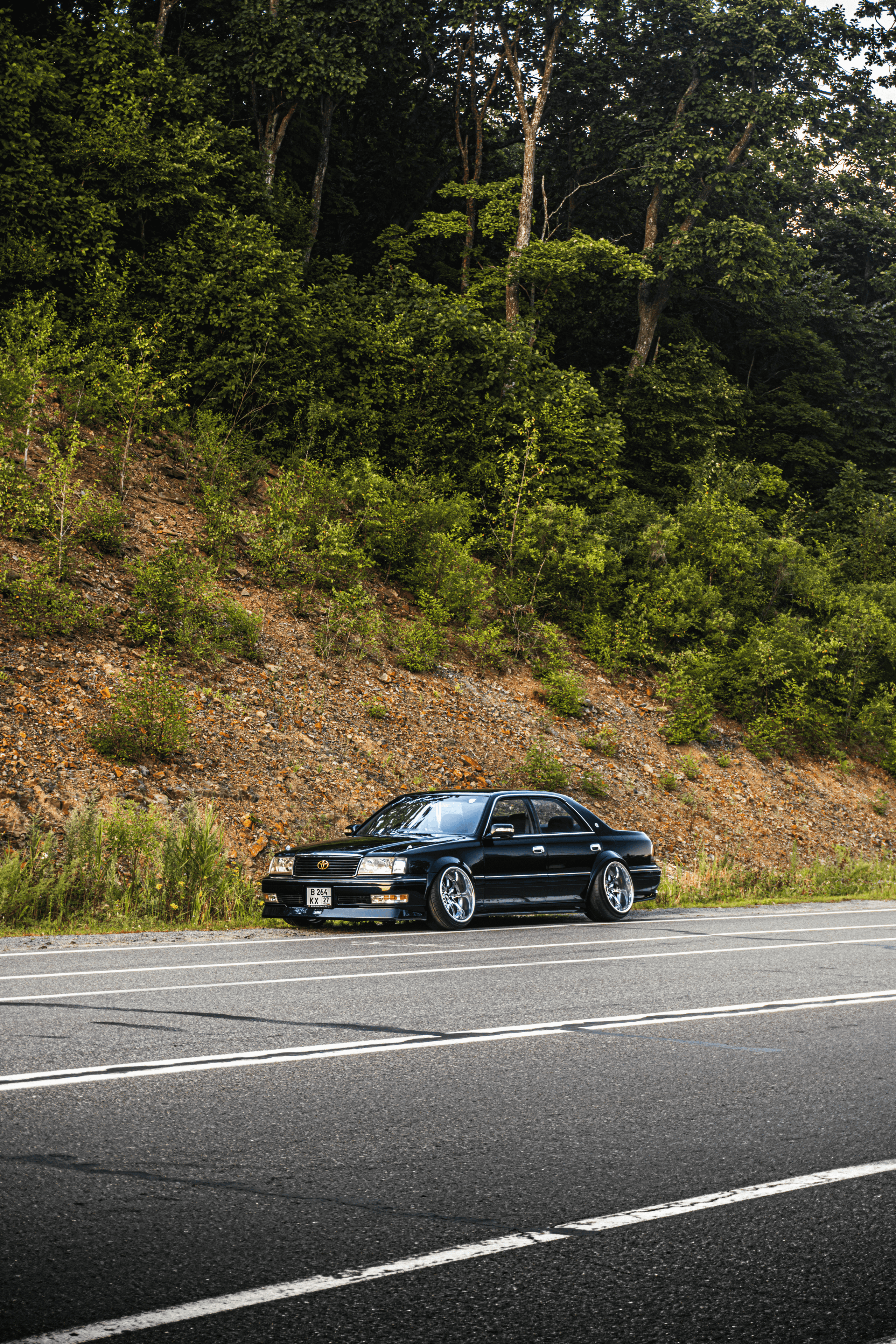 Toyota Crown S155: бриллиант в стенс-короне Владивостока