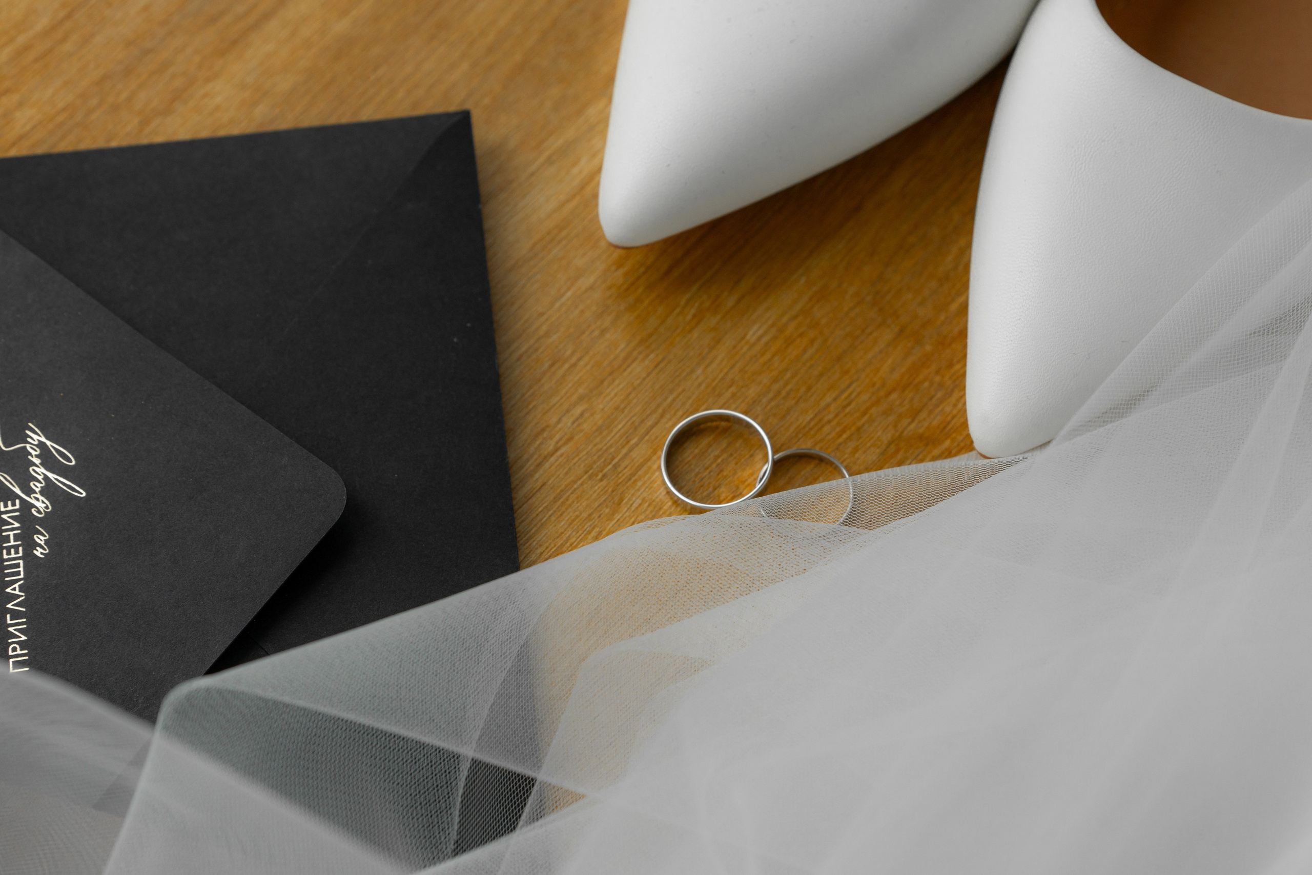 Сборы в квартире, прогулка под дождем и роспись во Дворце № 1. Свадебный фотограф Александр Невский в Санкт-Петербурге