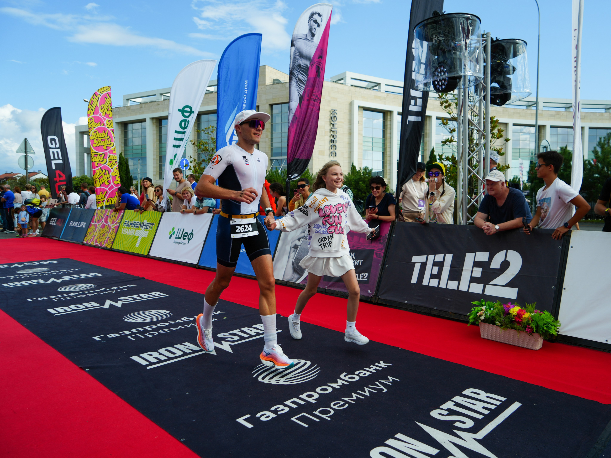 Фотоотчет партнерской интеграции для компании TELE2 на фестивале Ironstar. Репортажный фотограф в Красной Поляне и Сочи Павлюченко Екатерина