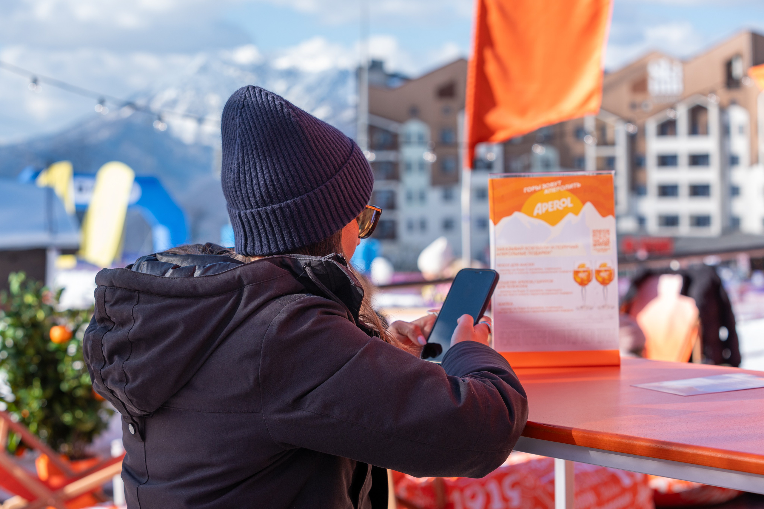 Фотоотчет партнерской интеграции Aperol Spritz на Роза Фест 2025. Репортажный фотограф в Красной Поляне и Сочи Павлюченко Екатерина