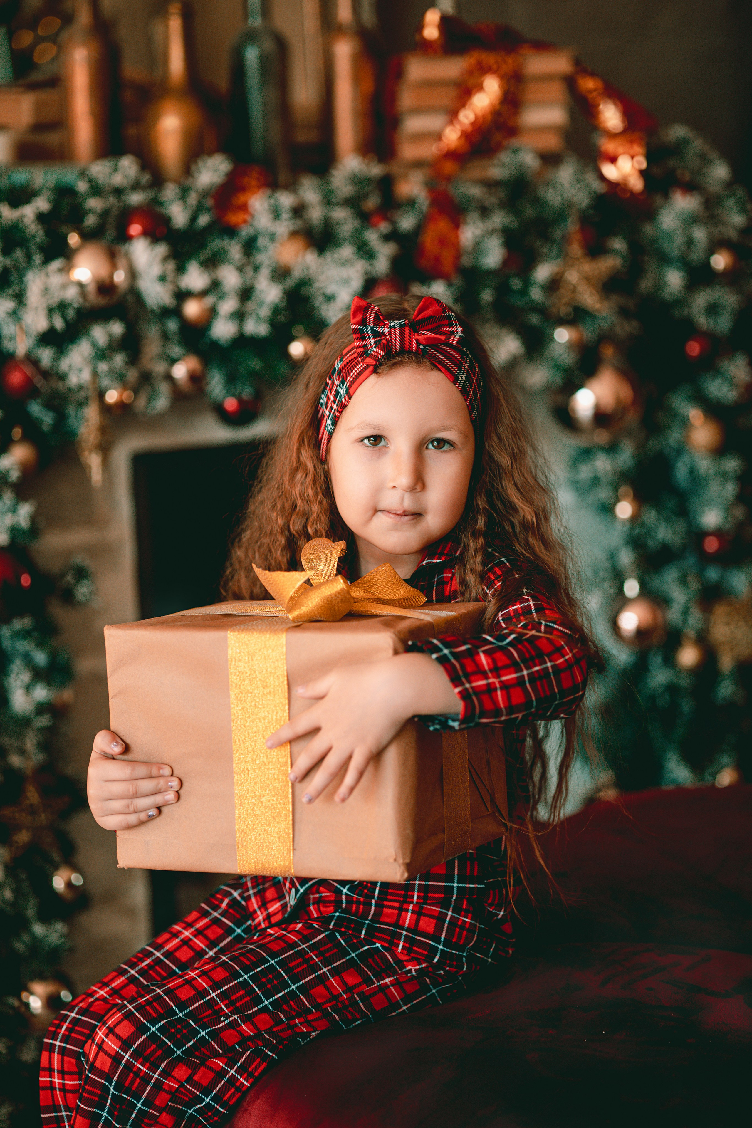 Заказать новогоднюю семейную фотосъемку. Выпускные альбомы в Серпухове