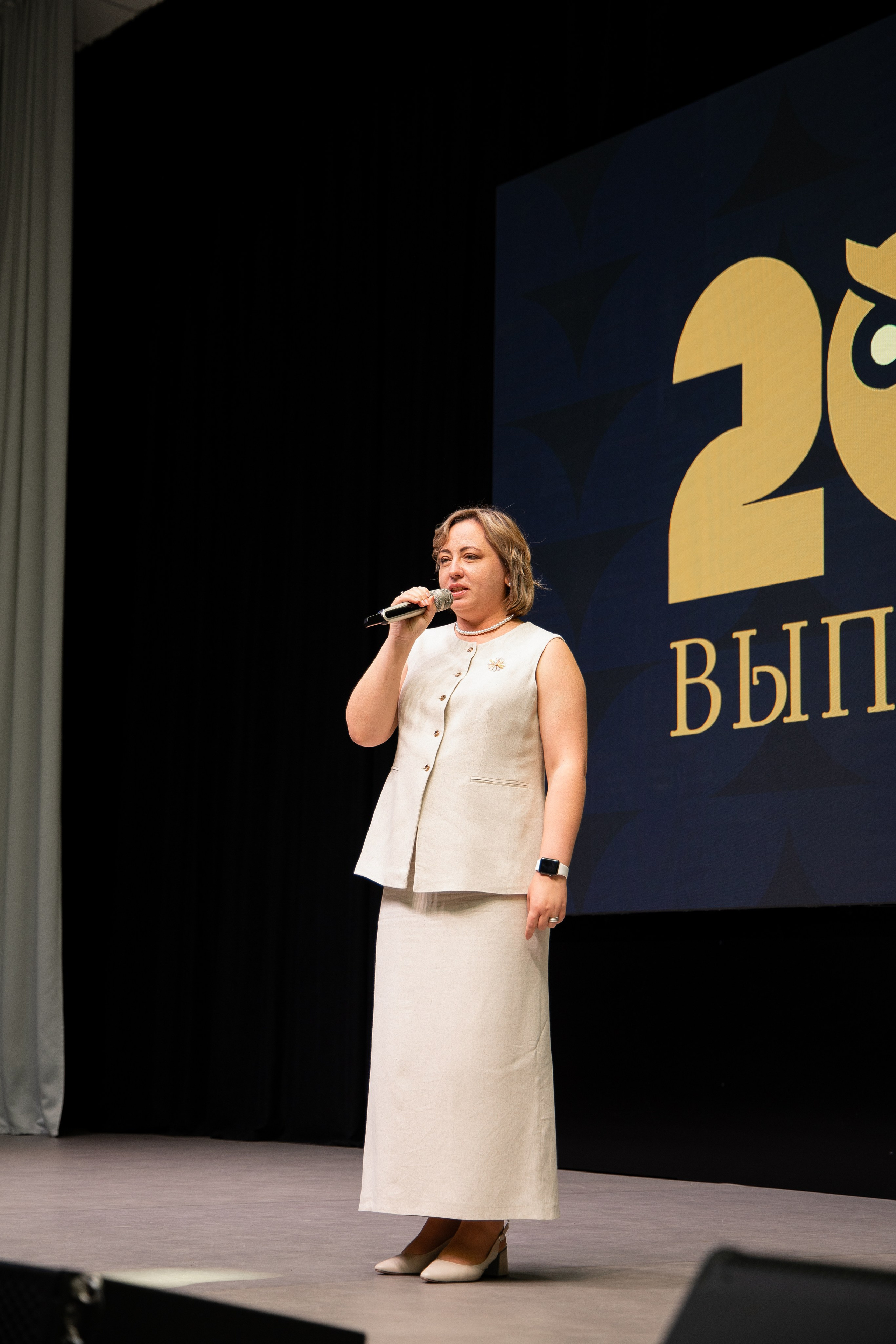 Выпускной в школе. Анна Рышкевич