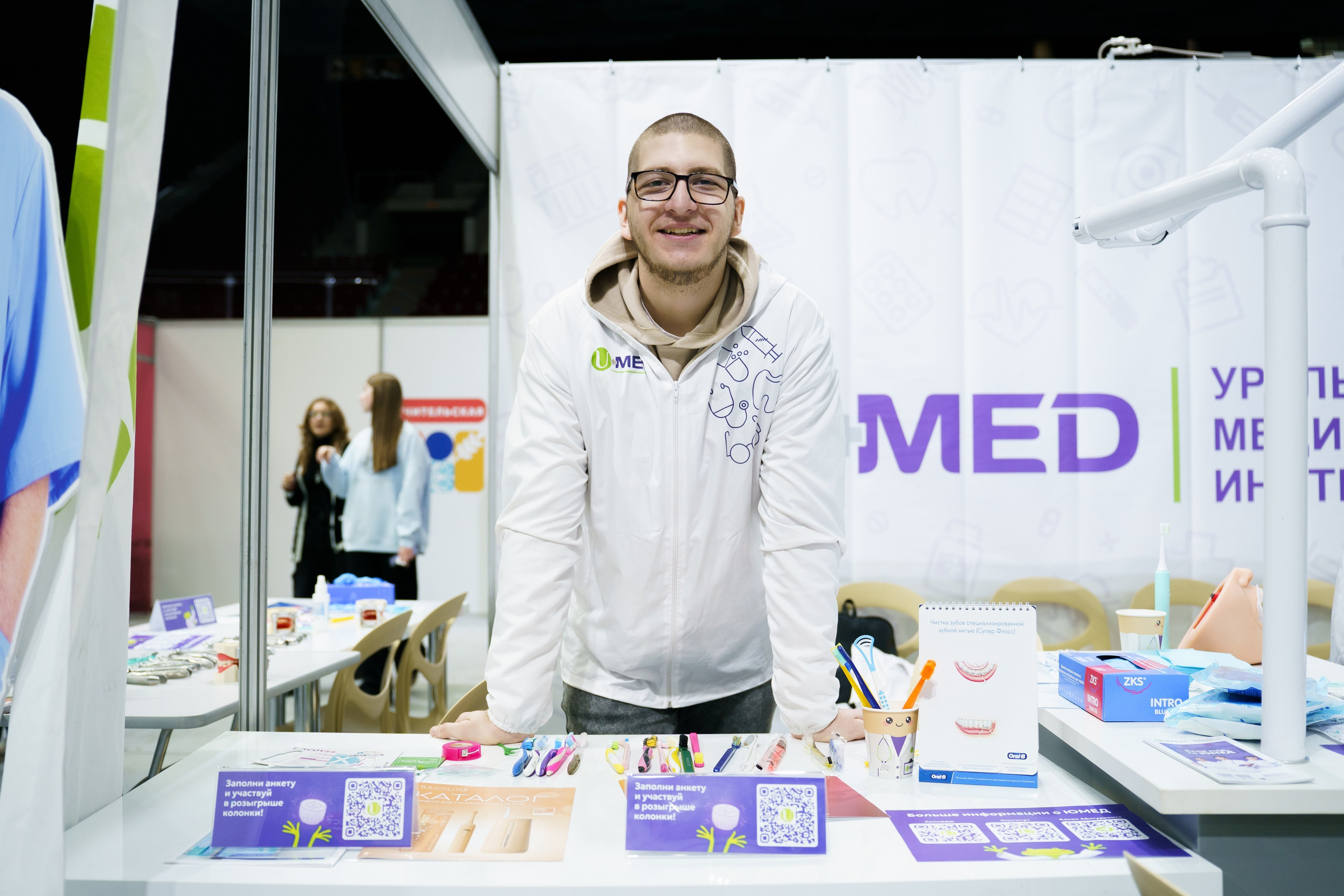 Выставка Абитуриент. Видеограф и Фотограф в Челябинске Ксения и Владимир Рюмины