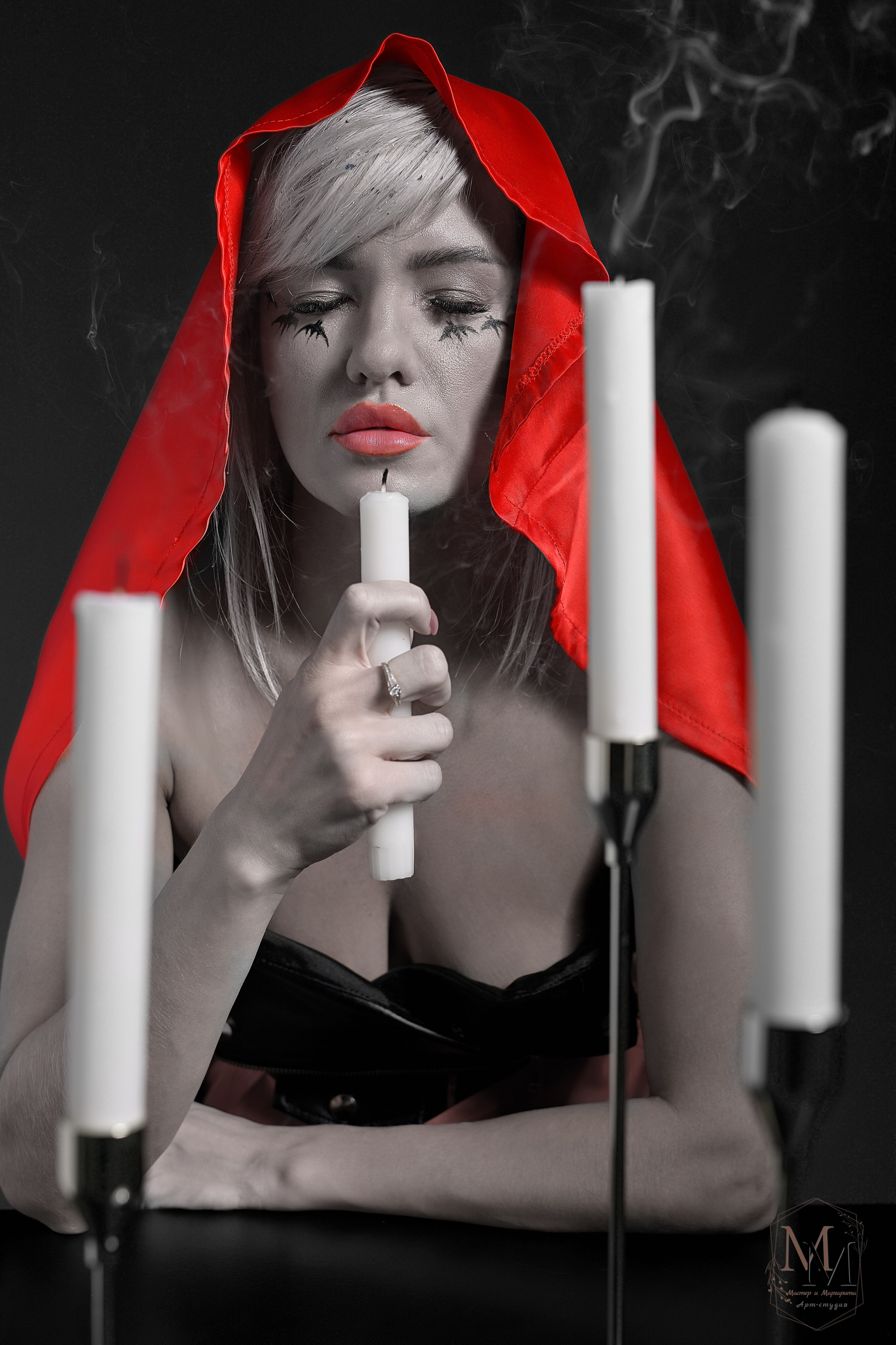 Мистическая фотосессия. Волчица.  Фотосессия в стиле "Мистика". Фотосессия в студии. Арт-студия «Мастер и Маргарита». Портретная фотосъемка. Портрет. Арт. Фотограф Дмитрий Кищенко. Фотосессии в Сызрани.